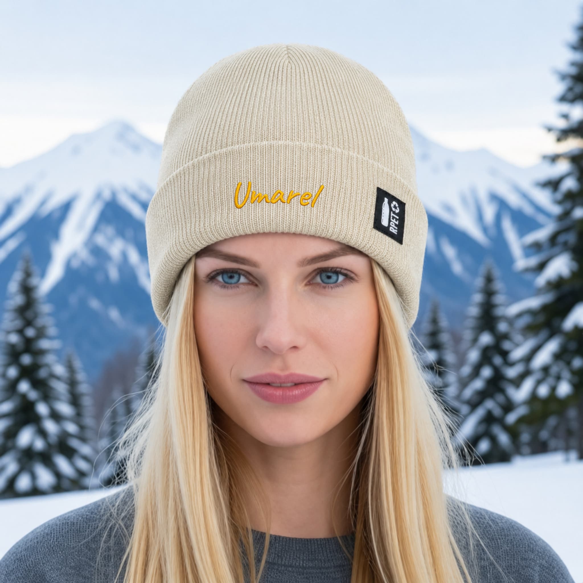 Cappello a Maglia in RPET Riciclato – Morbido e Caldo – Linea Sostenibile Naturaleine – Design Ricamato Umarel