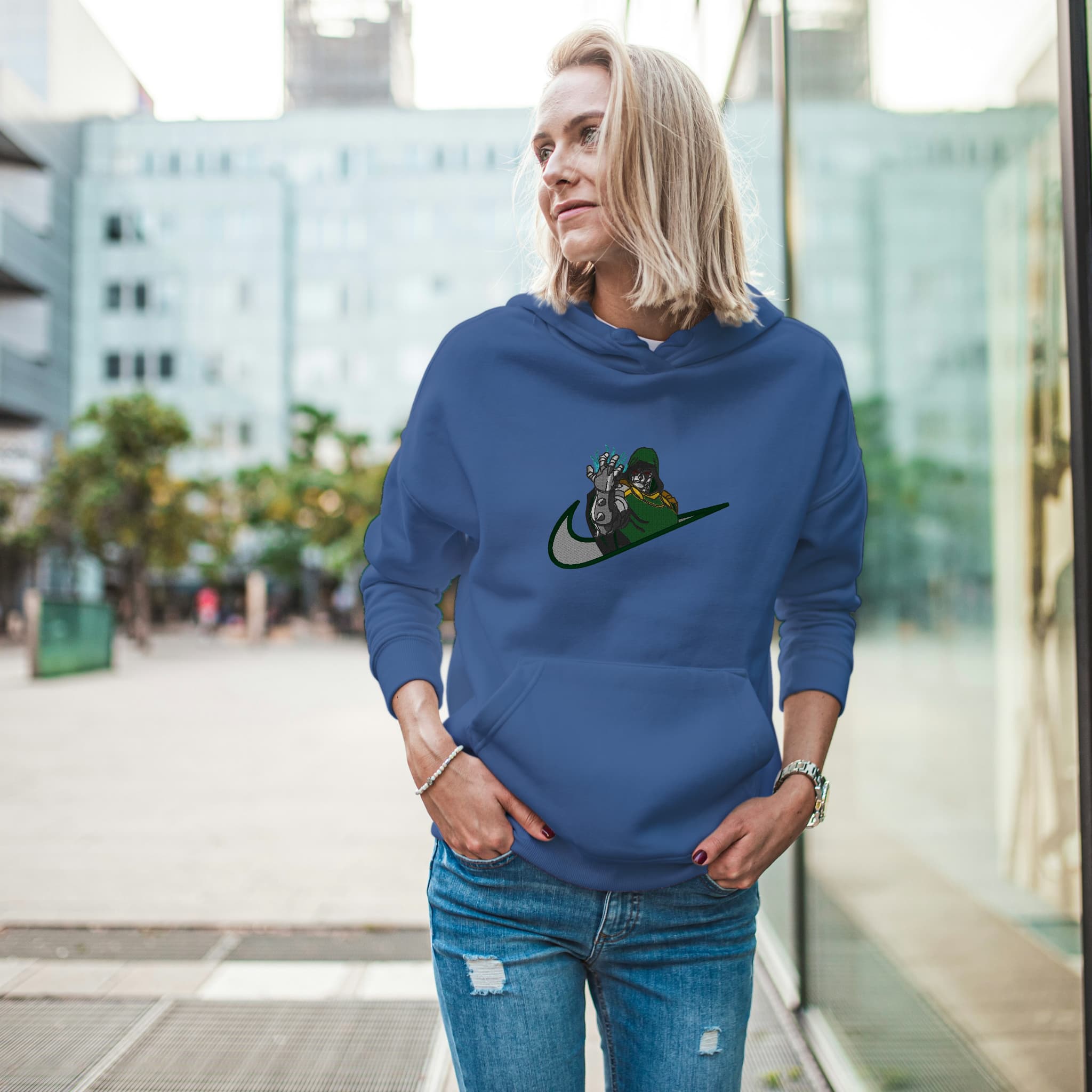 Felpa Ricamata Unisex Con Cappuccio – Morbida e Confortevole – Design Swoosh Dr Doom
