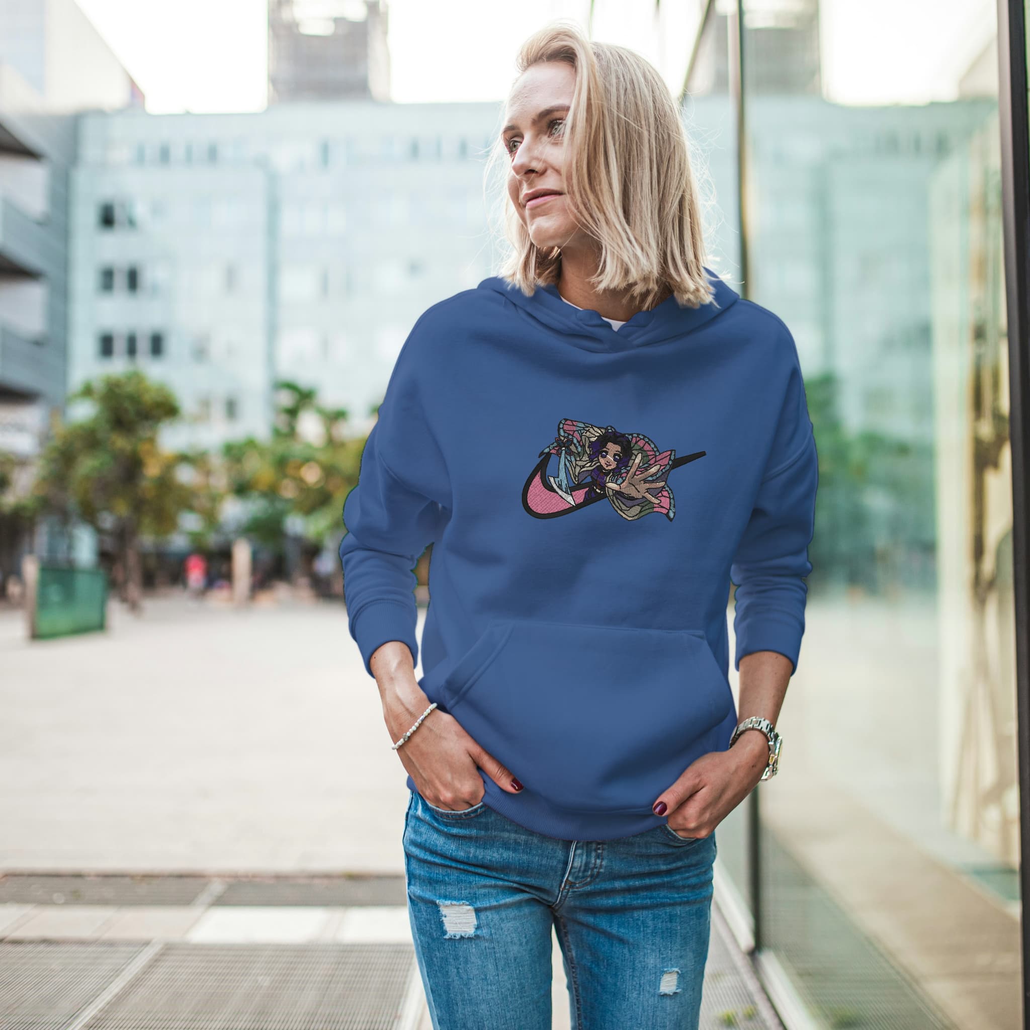 Felpa Ricamata Unisex Con Cappuccio – Morbida e Confortevole – Design Swoosh Shinobu