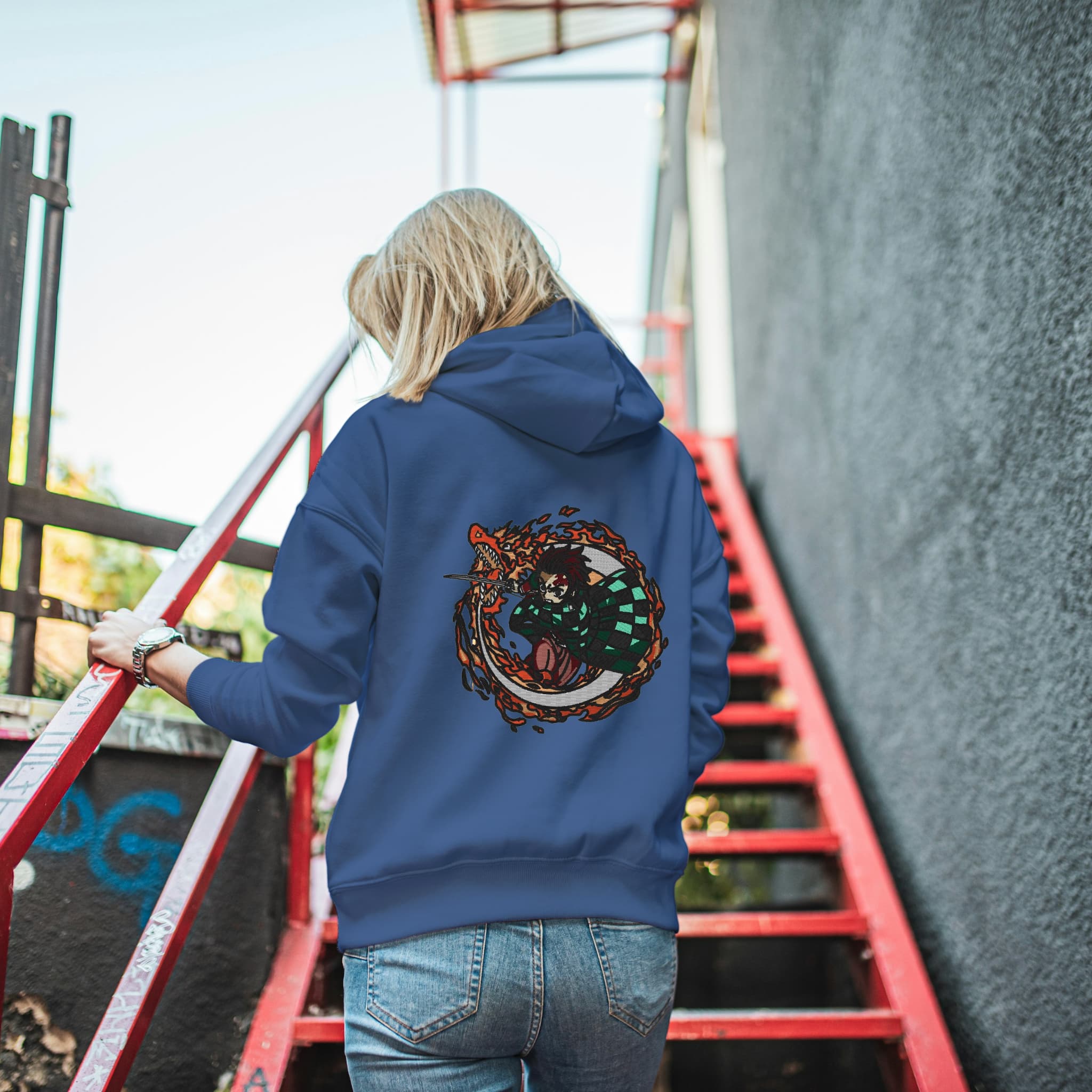 Felpa Ricamata sulla schiena Con Cappuccio Unisex – Morbida e Confortevole – Design Tanjiro danza del drago del sole