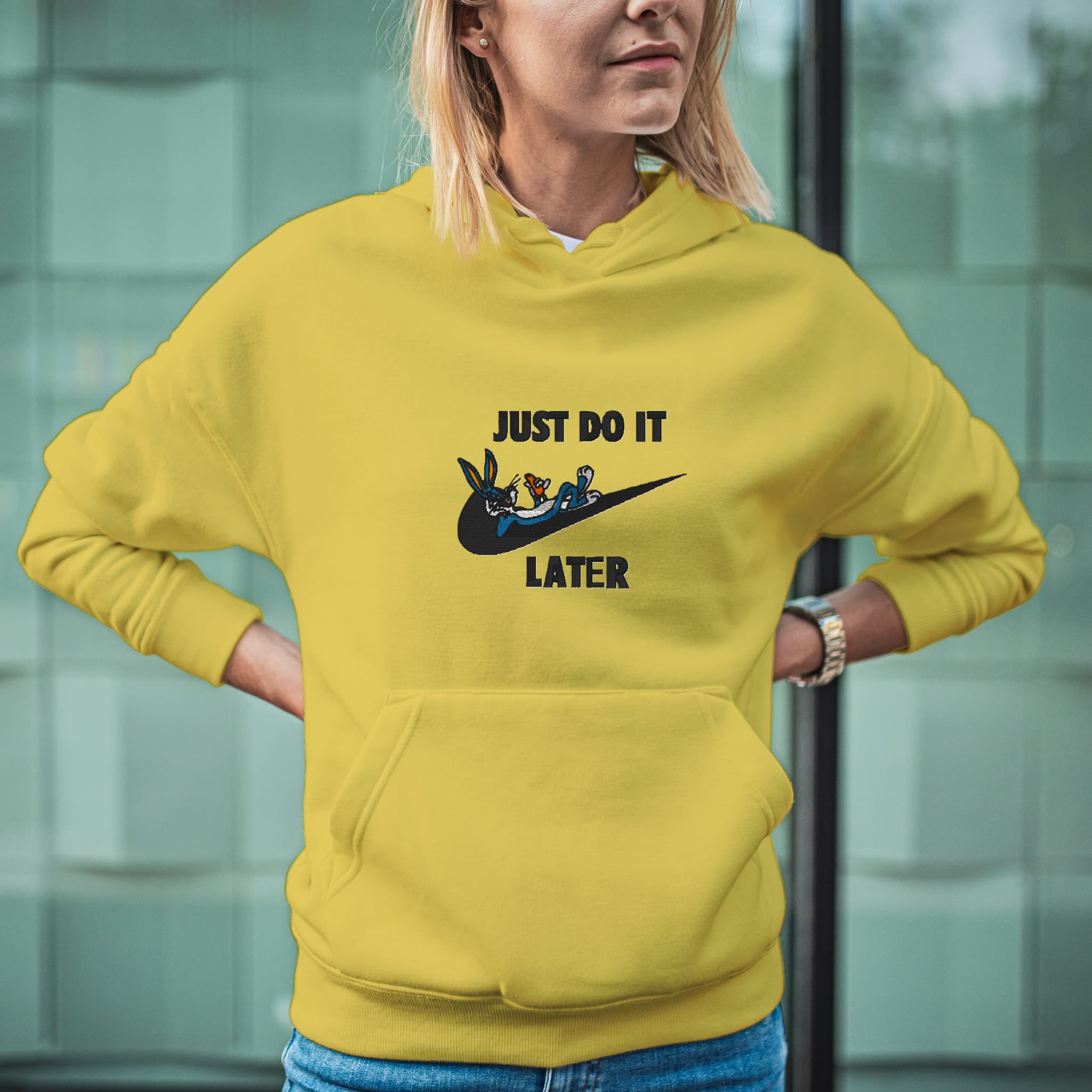 Felpa Ricamata Unisex Con Cappuccio – Morbida e Confortevole – Design Just do it Later con B.Bunny