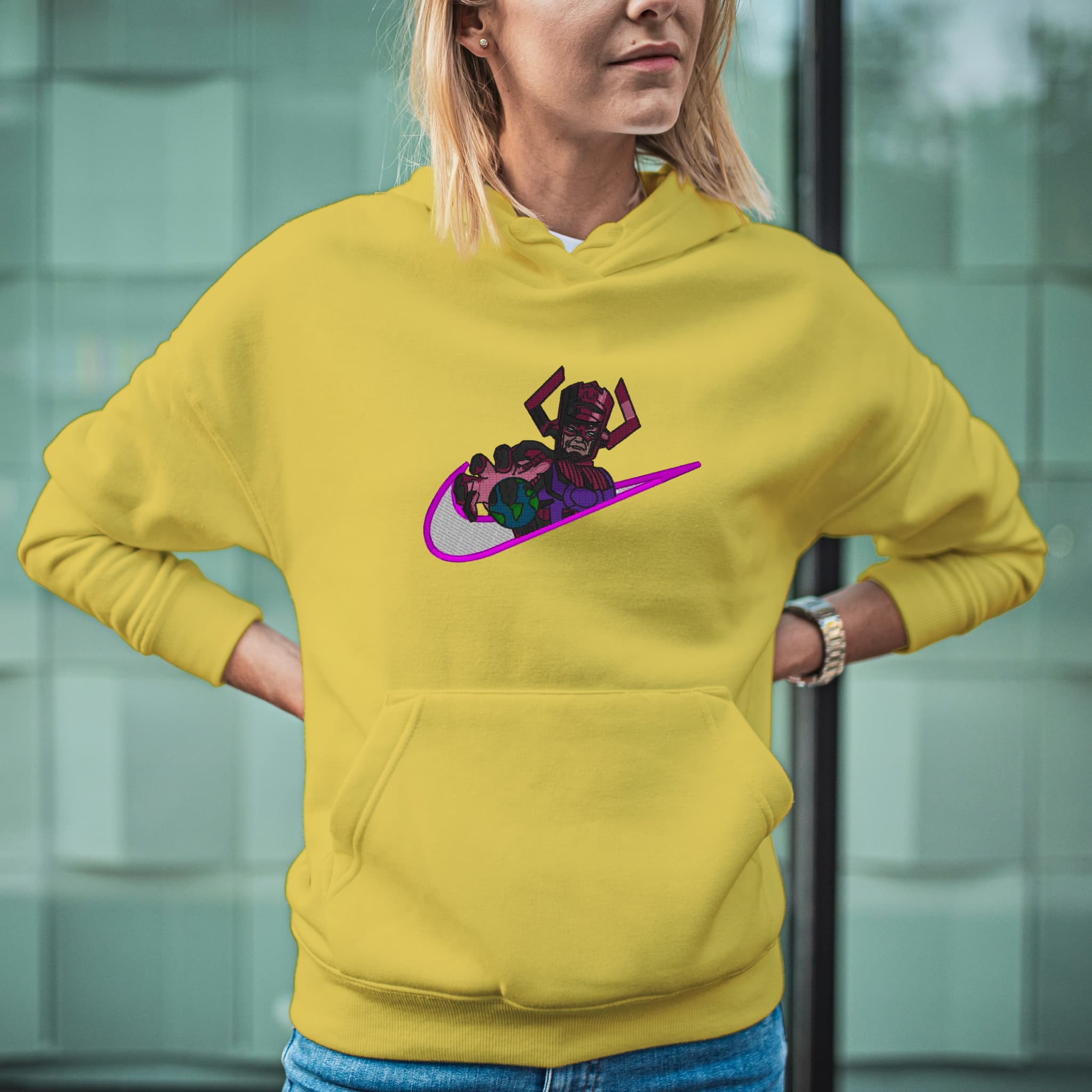Felpa Ricamata Unisex Con Cappuccio – Morbida e Confortevole – Design Swoosh Galactus