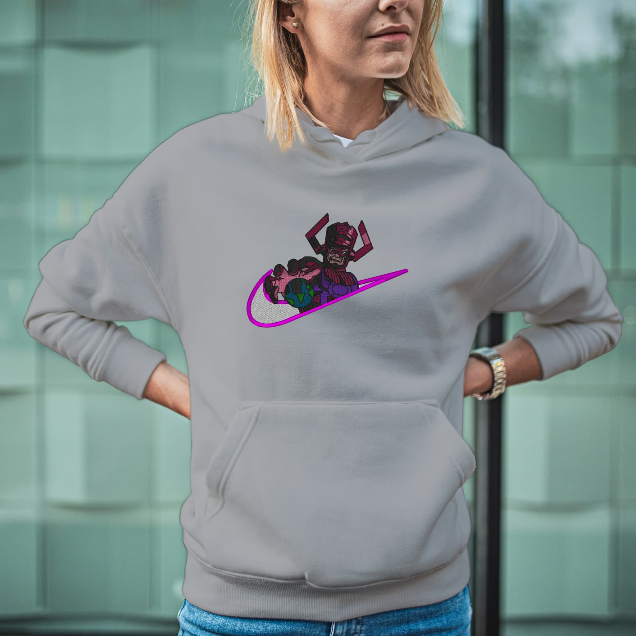 Felpa Ricamata Unisex Con Cappuccio – Morbida e Confortevole – Design Swoosh Galactus