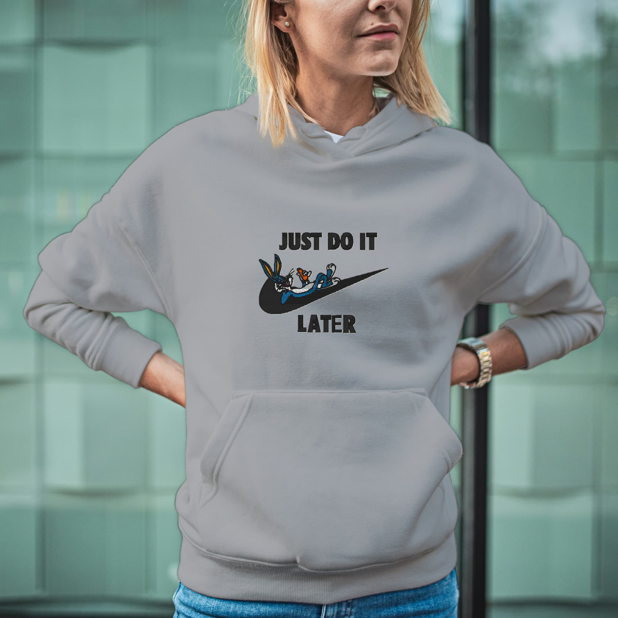 Felpa Ricamata Unisex Con Cappuccio – Morbida e Confortevole – Design Just do it Later con B.Bunny