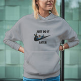 Felpa Ricamata Unisex Con Cappuccio – Morbida e Confortevole – Design Just do it Later con B.Bunny