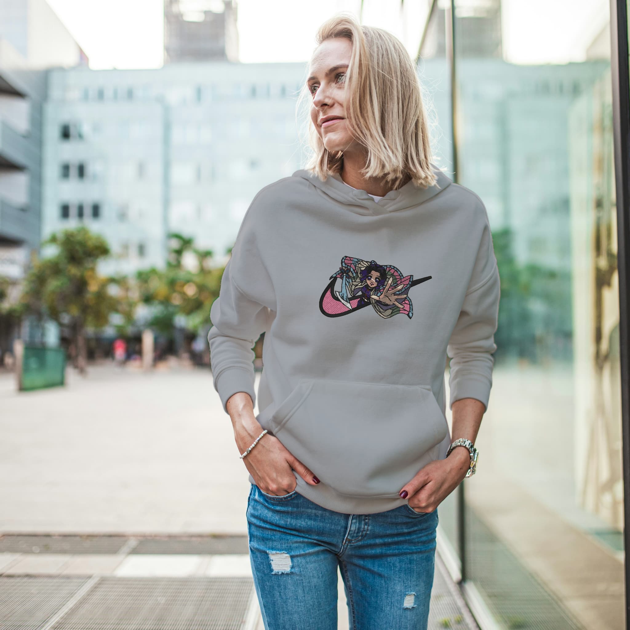 Felpa Ricamata Unisex Con Cappuccio – Morbida e Confortevole – Design Swoosh Shinobu