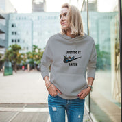 Felpa Ricamata Unisex Con Cappuccio – Morbida e Confortevole – Design Just do it Later con B.Bunny