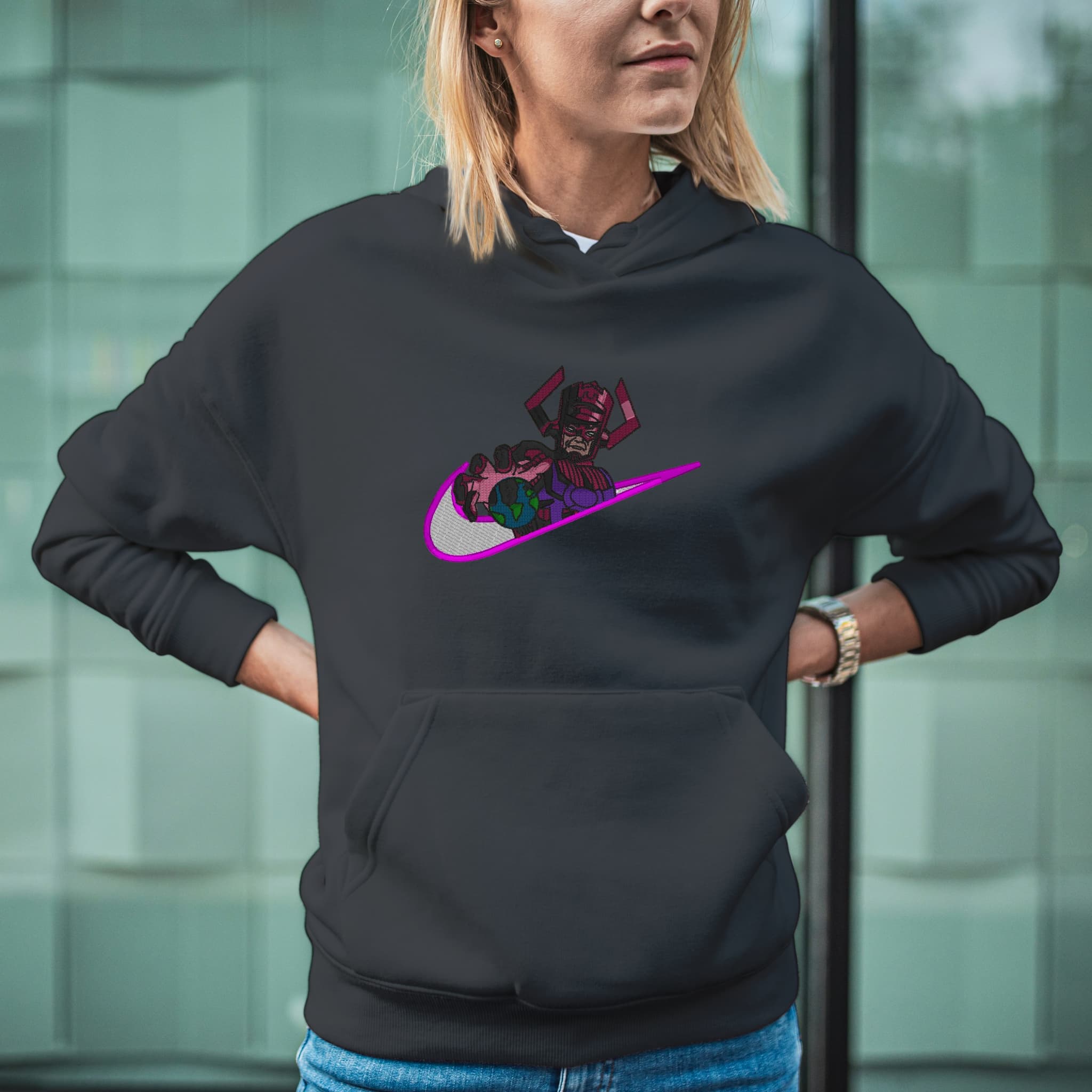 Felpa Ricamata Unisex Con Cappuccio – Morbida e Confortevole – Design Swoosh Galactus