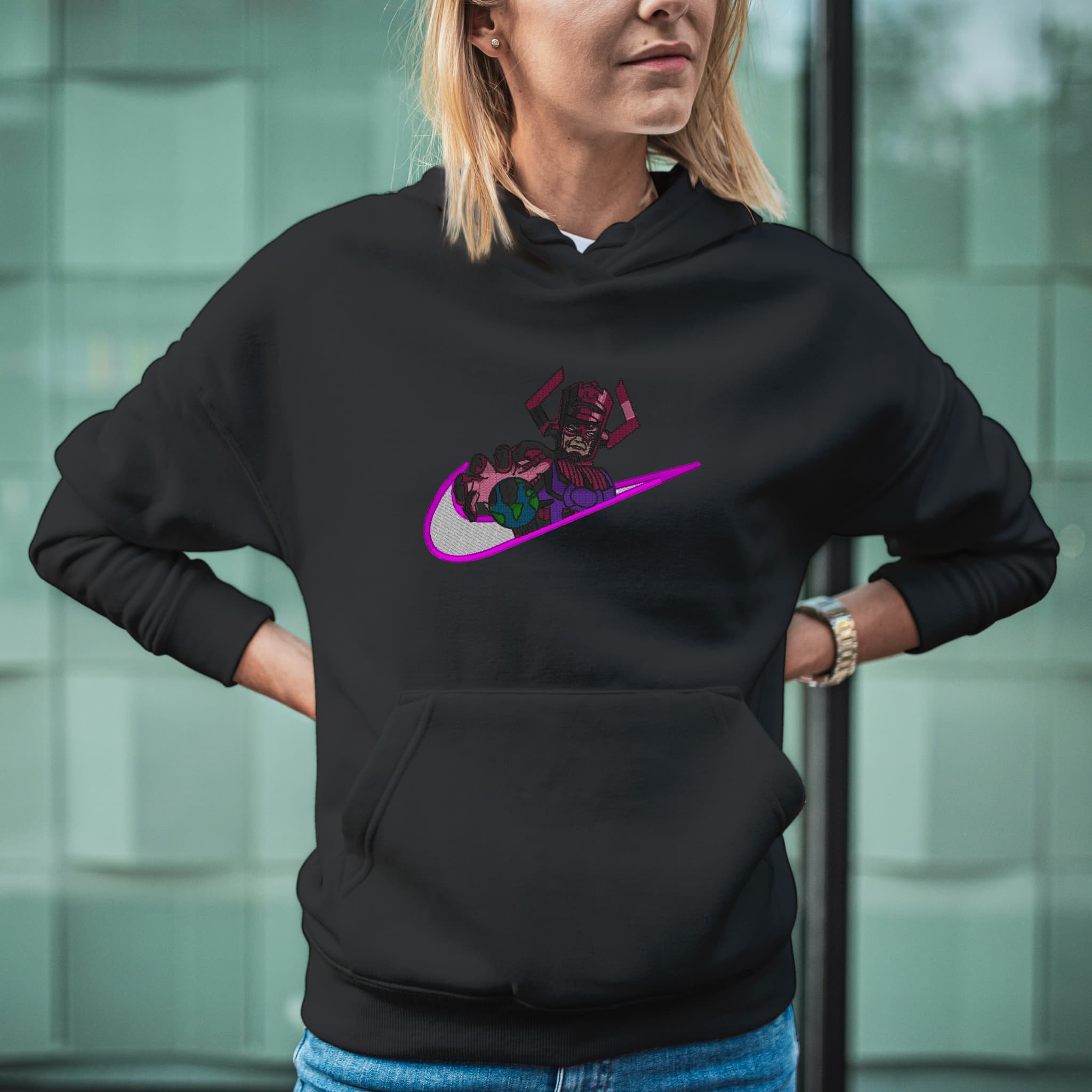 Felpa Ricamata Unisex Con Cappuccio – Morbida e Confortevole – Design Swoosh Galactus