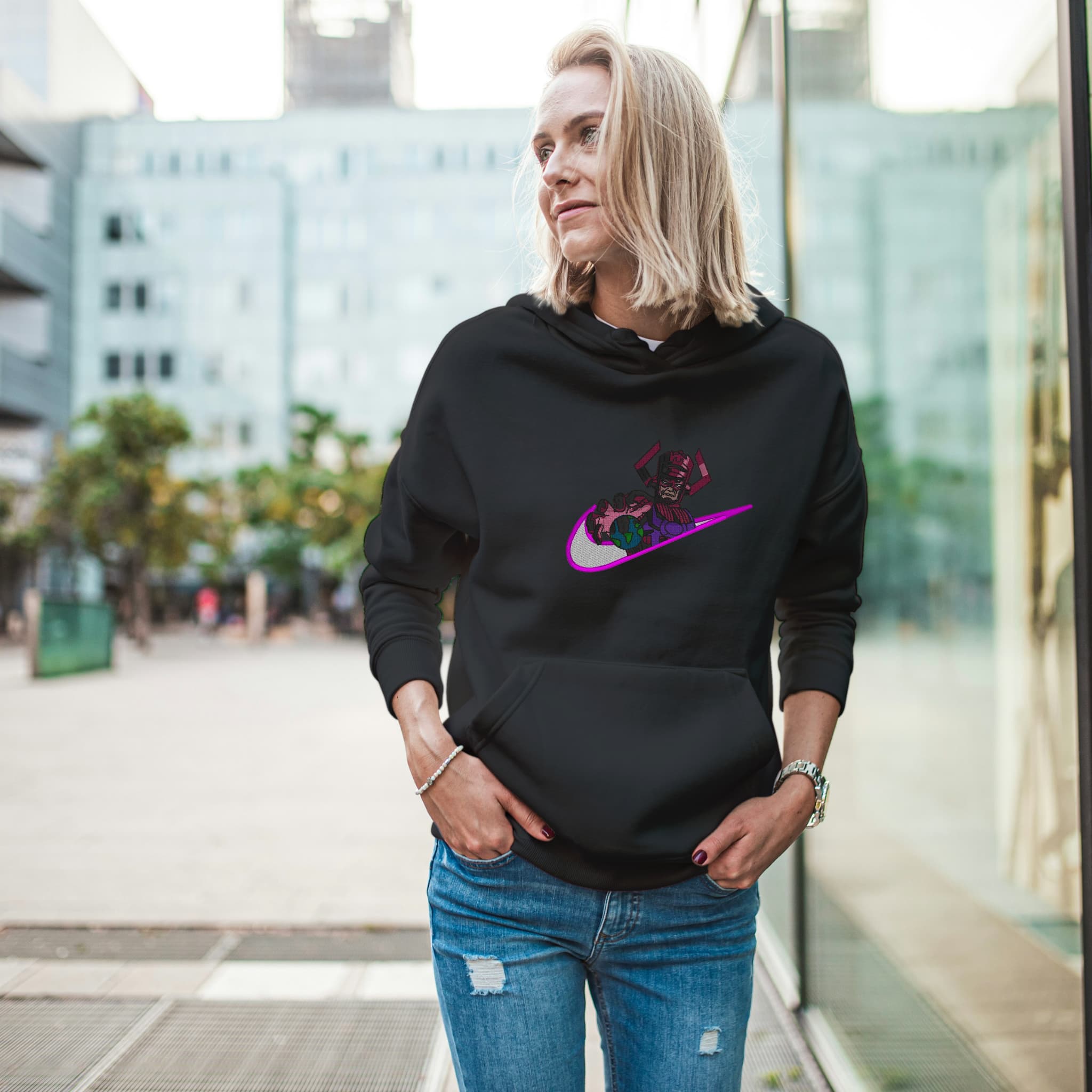 Felpa Ricamata Unisex Con Cappuccio – Morbida e Confortevole – Design Swoosh Galactus