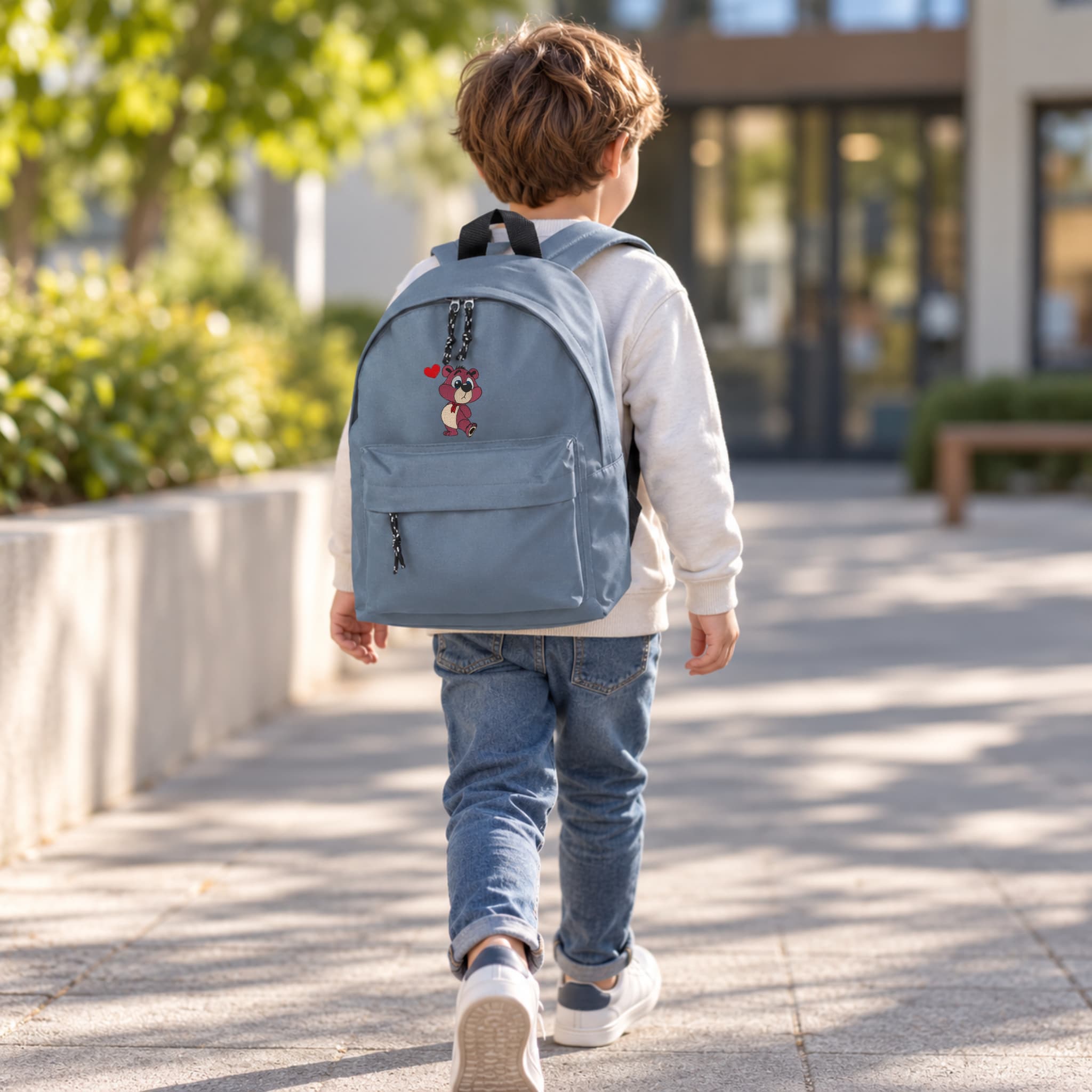 Mochila Infantil de Poliéster 600D 28x38x12 cm – Respaldo Acolchado y Tirantes Ajustables - Diseño Bordado de Osito con Corazón
