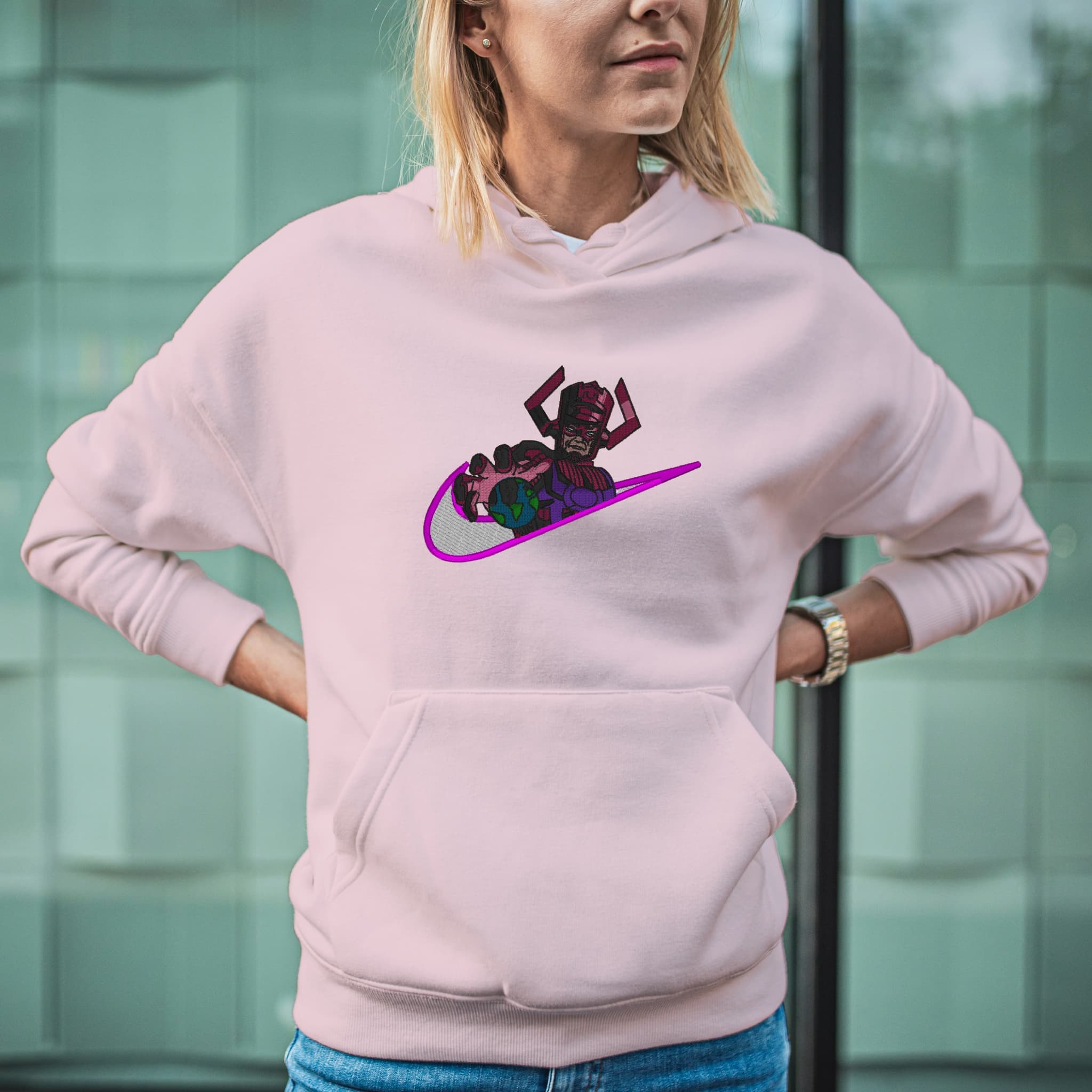 Felpa Ricamata Unisex Con Cappuccio – Morbida e Confortevole – Design Swoosh Galactus