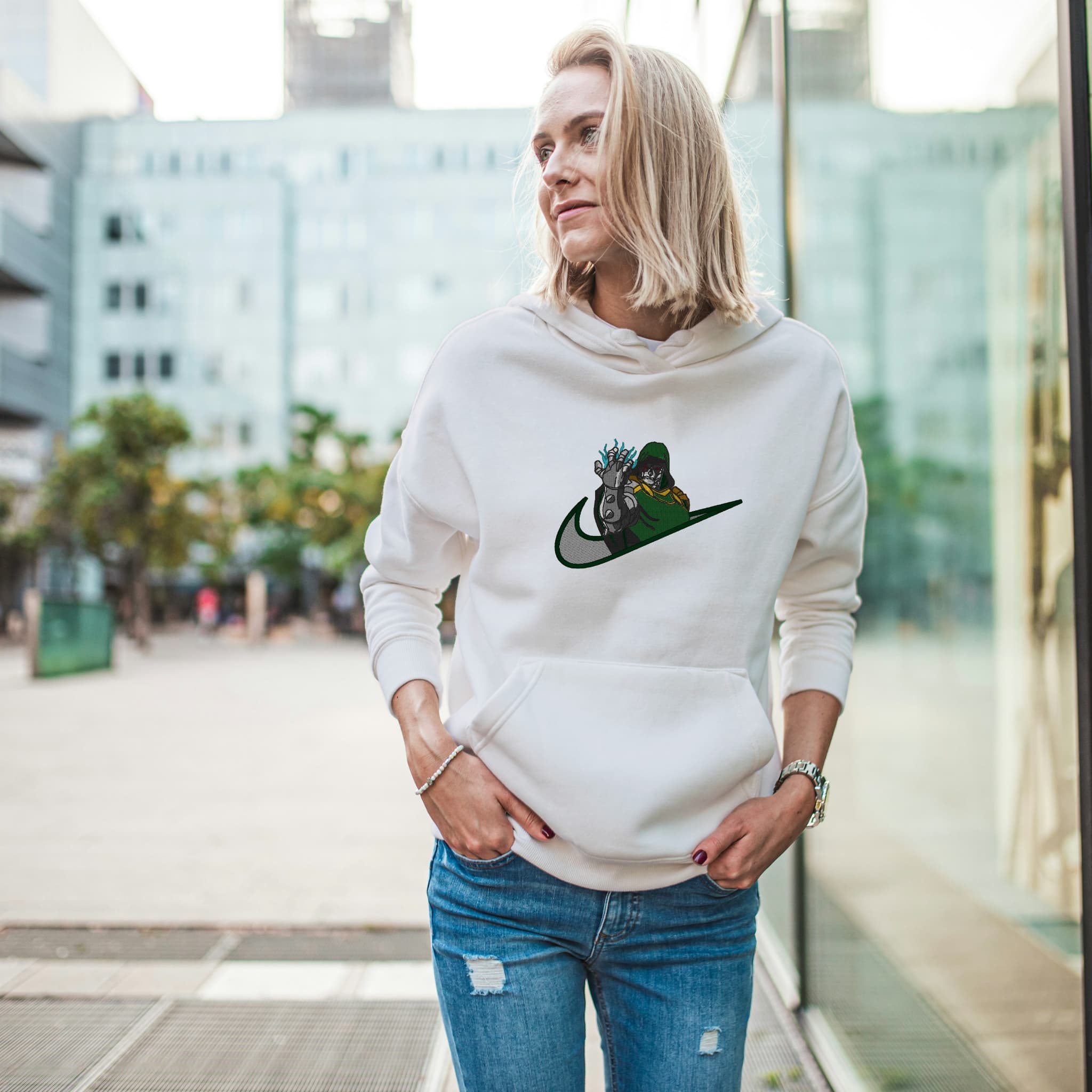 Felpa Ricamata Unisex Con Cappuccio – Morbida e Confortevole – Design Swoosh Dr Doom