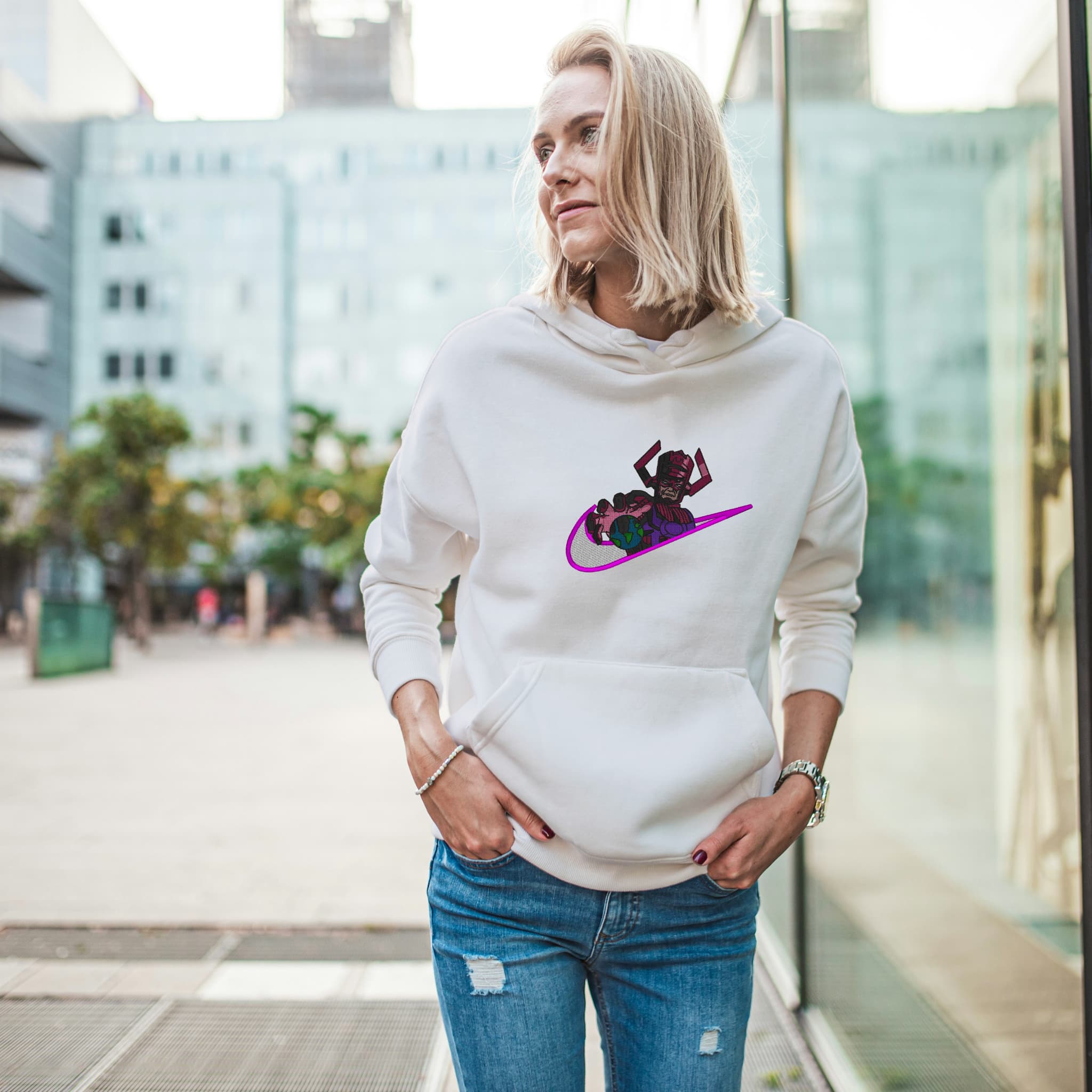 Felpa Ricamata Unisex Con Cappuccio – Morbida e Confortevole – Design Swoosh Galactus