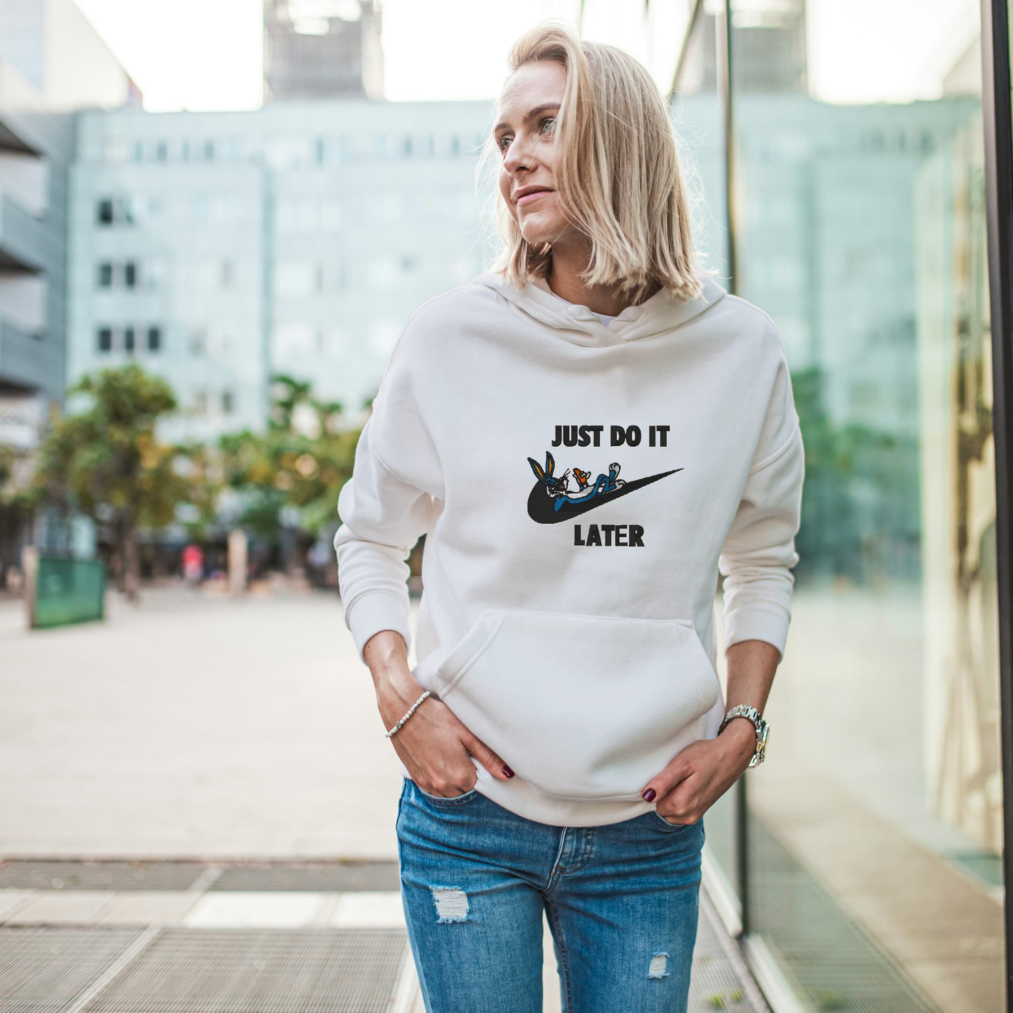 Felpa Ricamata Unisex Con Cappuccio – Morbida e Confortevole – Design Just do it Later con B.Bunny