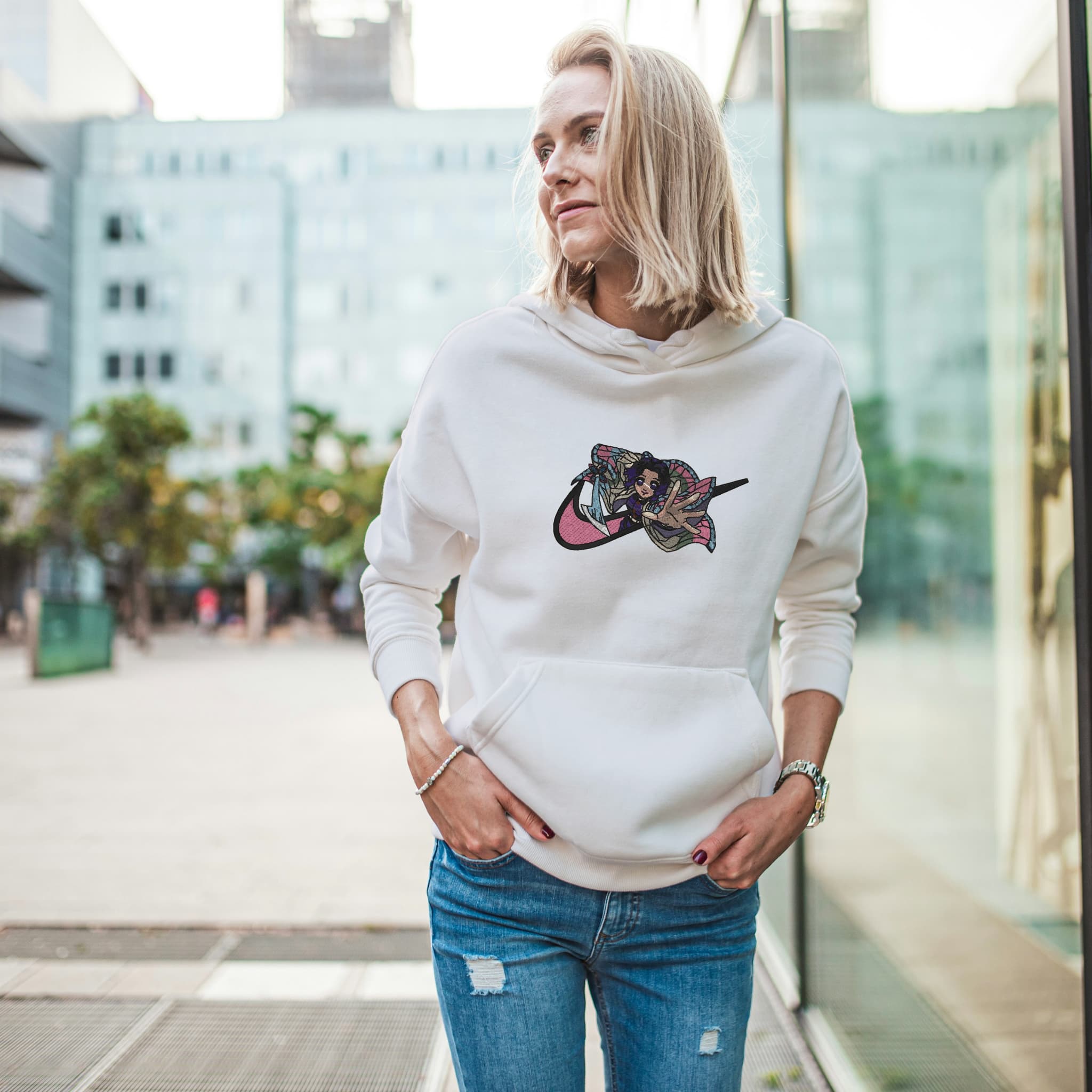 Felpa Ricamata Unisex Con Cappuccio – Morbida e Confortevole – Design Swoosh Shinobu