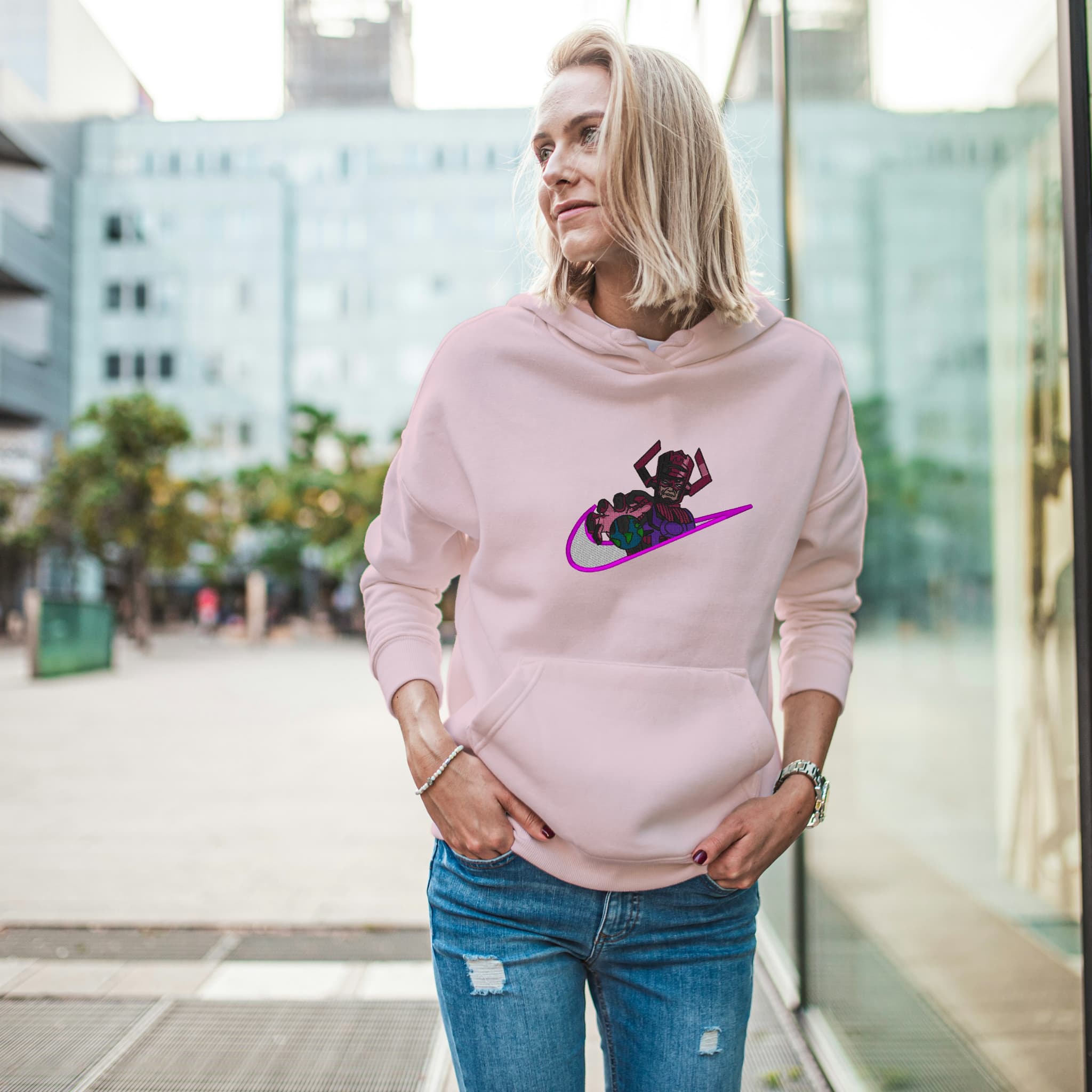 Felpa Ricamata Unisex Con Cappuccio – Morbida e Confortevole – Design Swoosh Galactus