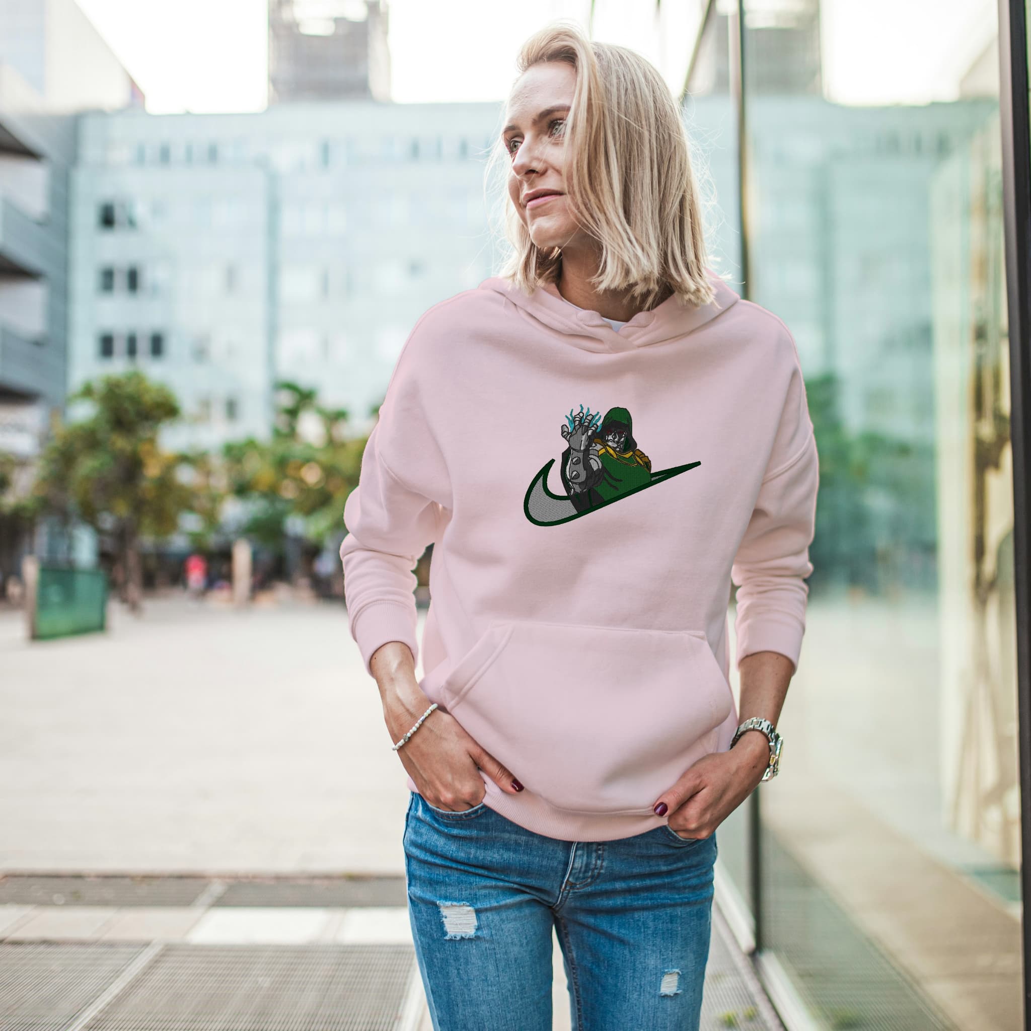 Felpa Ricamata Unisex Con Cappuccio – Morbida e Confortevole – Design Swoosh Dr Doom
