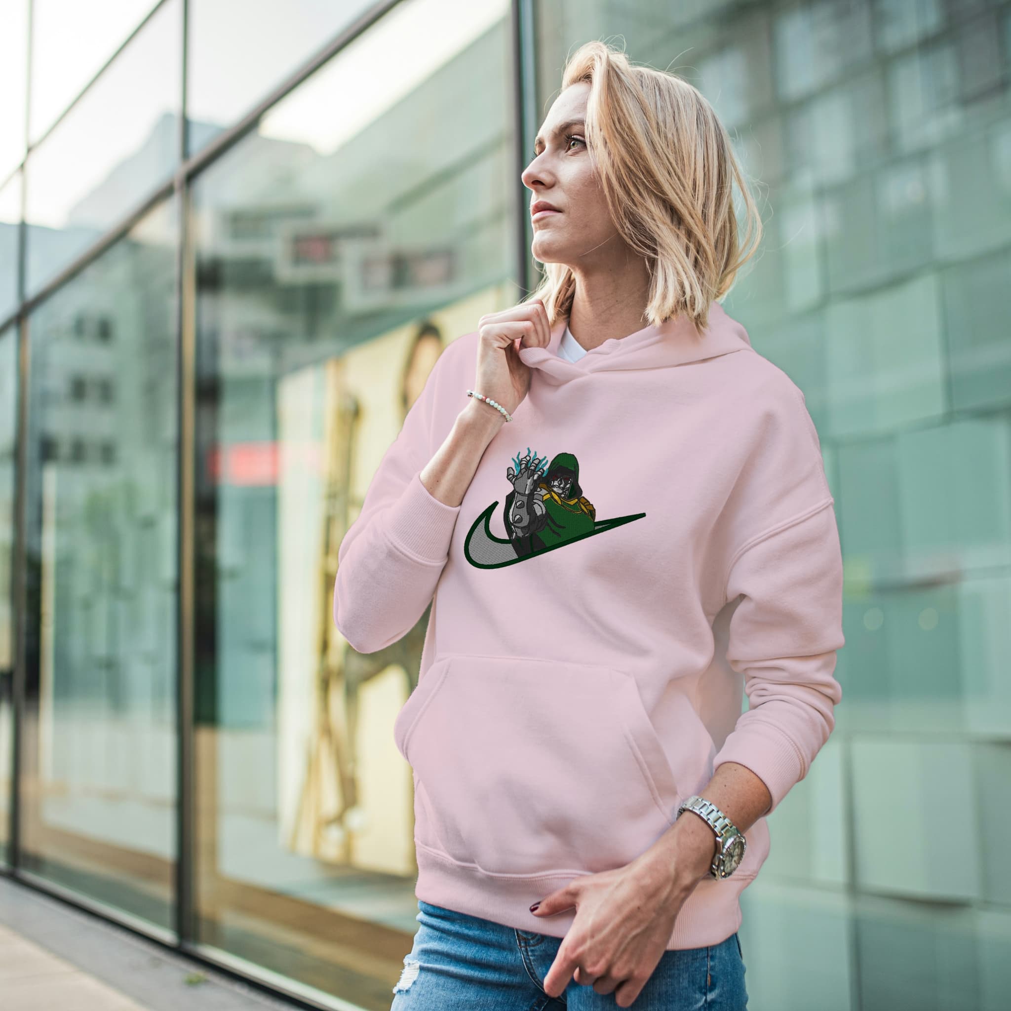 Felpa Ricamata Unisex Con Cappuccio – Morbida e Confortevole – Design Swoosh Dr Doom