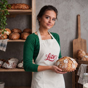 Grembiule in Cotone Riciclato o Poliestere e Cotone – Sostenibile e Pratico – Cucina e Lavoro – Design Ricamato Scritta Love