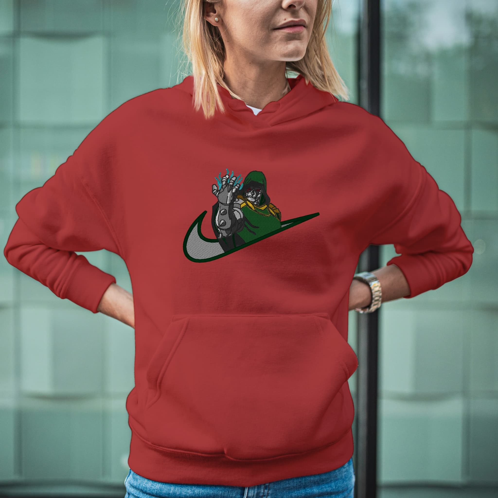 Felpa Ricamata Unisex Con Cappuccio – Morbida e Confortevole – Design Swoosh Dr Doom