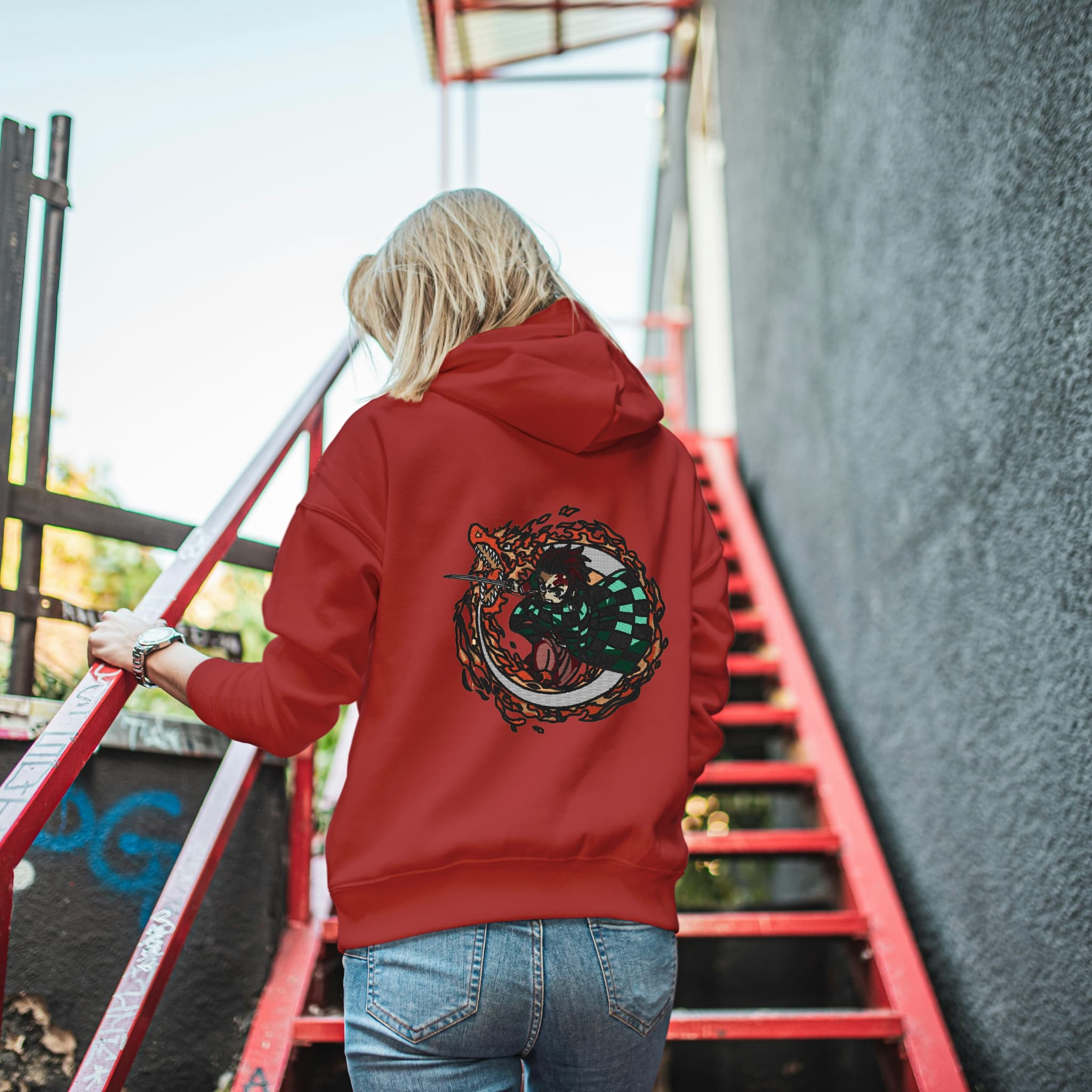 Felpa Ricamata sulla schiena Con Cappuccio Unisex – Morbida e Confortevole – Design Tanjiro danza del drago del sole