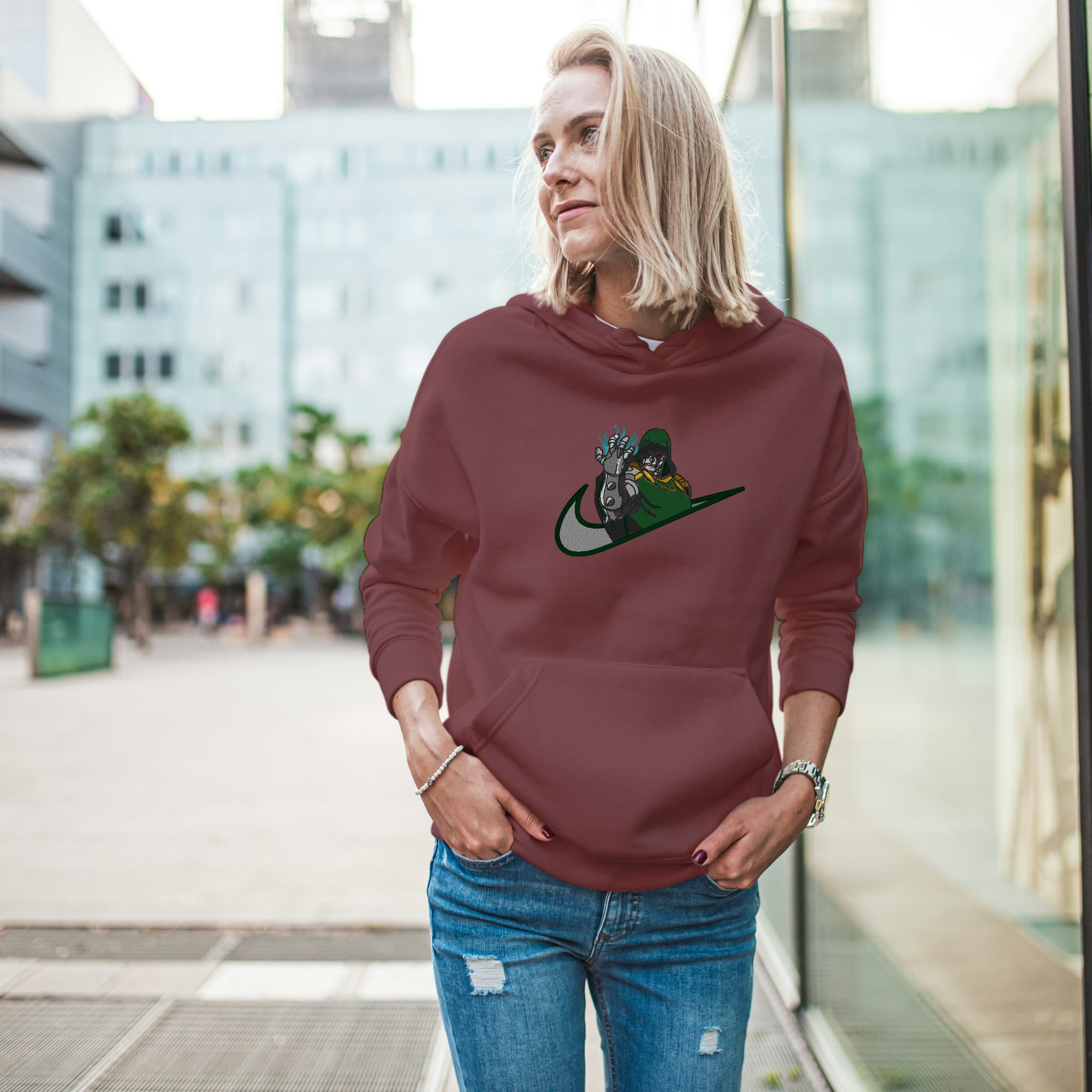Felpa Ricamata Unisex Con Cappuccio – Morbida e Confortevole – Design Swoosh Dr Doom