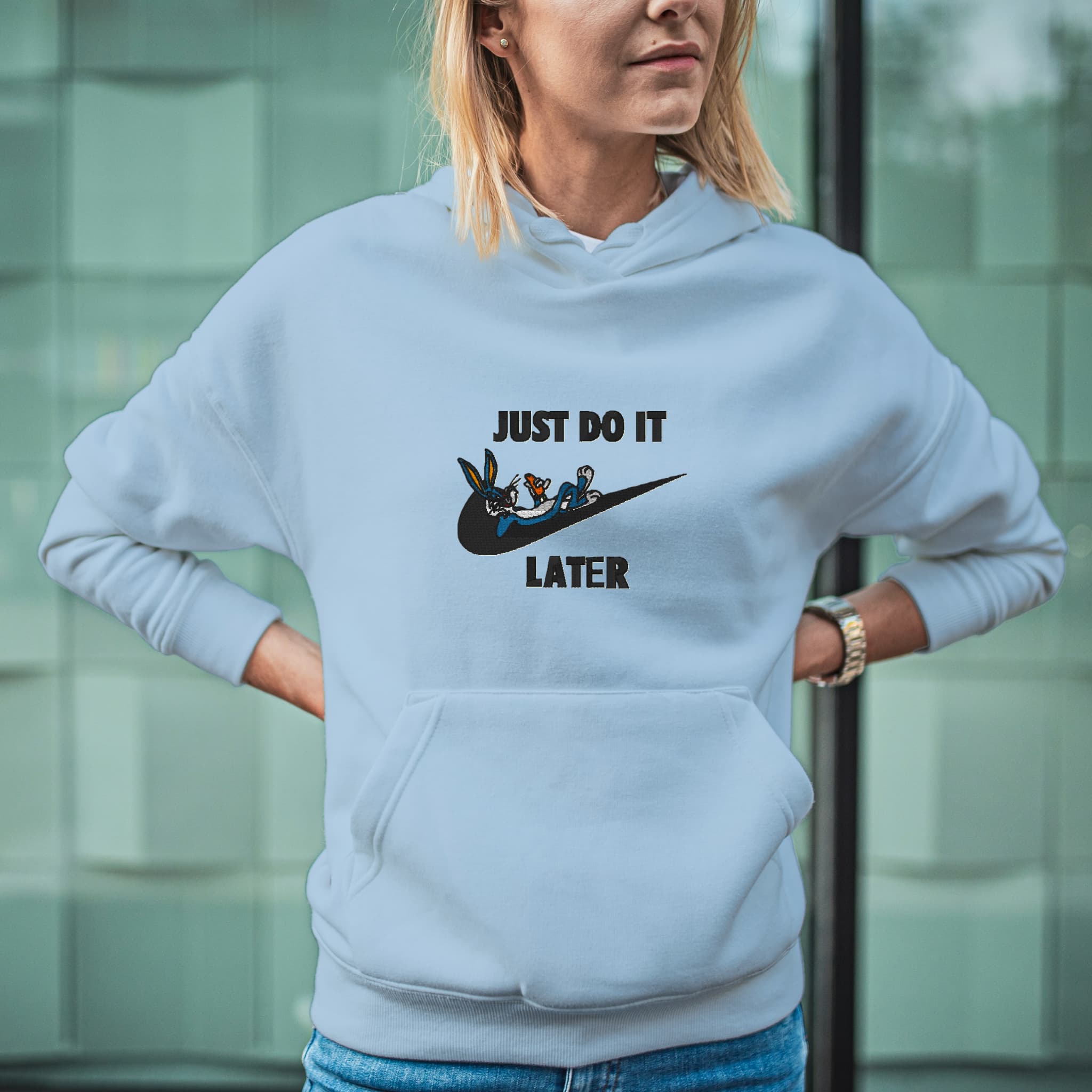 Felpa Ricamata Unisex Con Cappuccio – Morbida e Confortevole – Design Just do it Later con B.Bunny