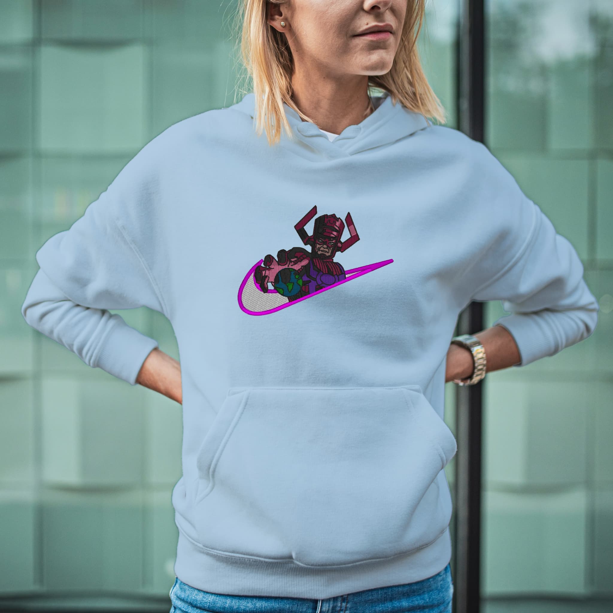 Felpa Ricamata Unisex Con Cappuccio – Morbida e Confortevole – Design Swoosh Galactus