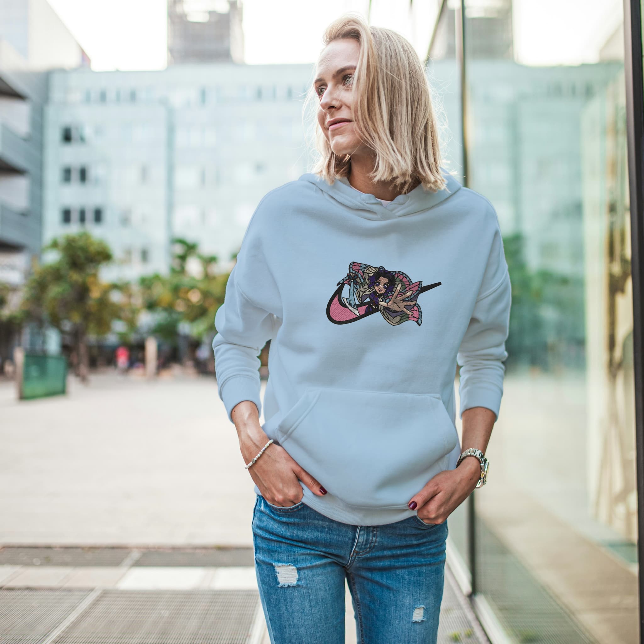 Felpa Ricamata Unisex Con Cappuccio – Morbida e Confortevole – Design Swoosh Shinobu