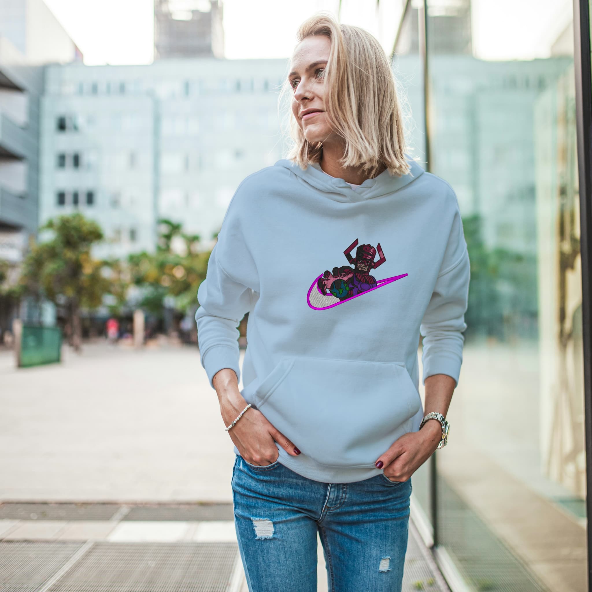 Felpa Ricamata Unisex Con Cappuccio – Morbida e Confortevole – Design Swoosh Galactus