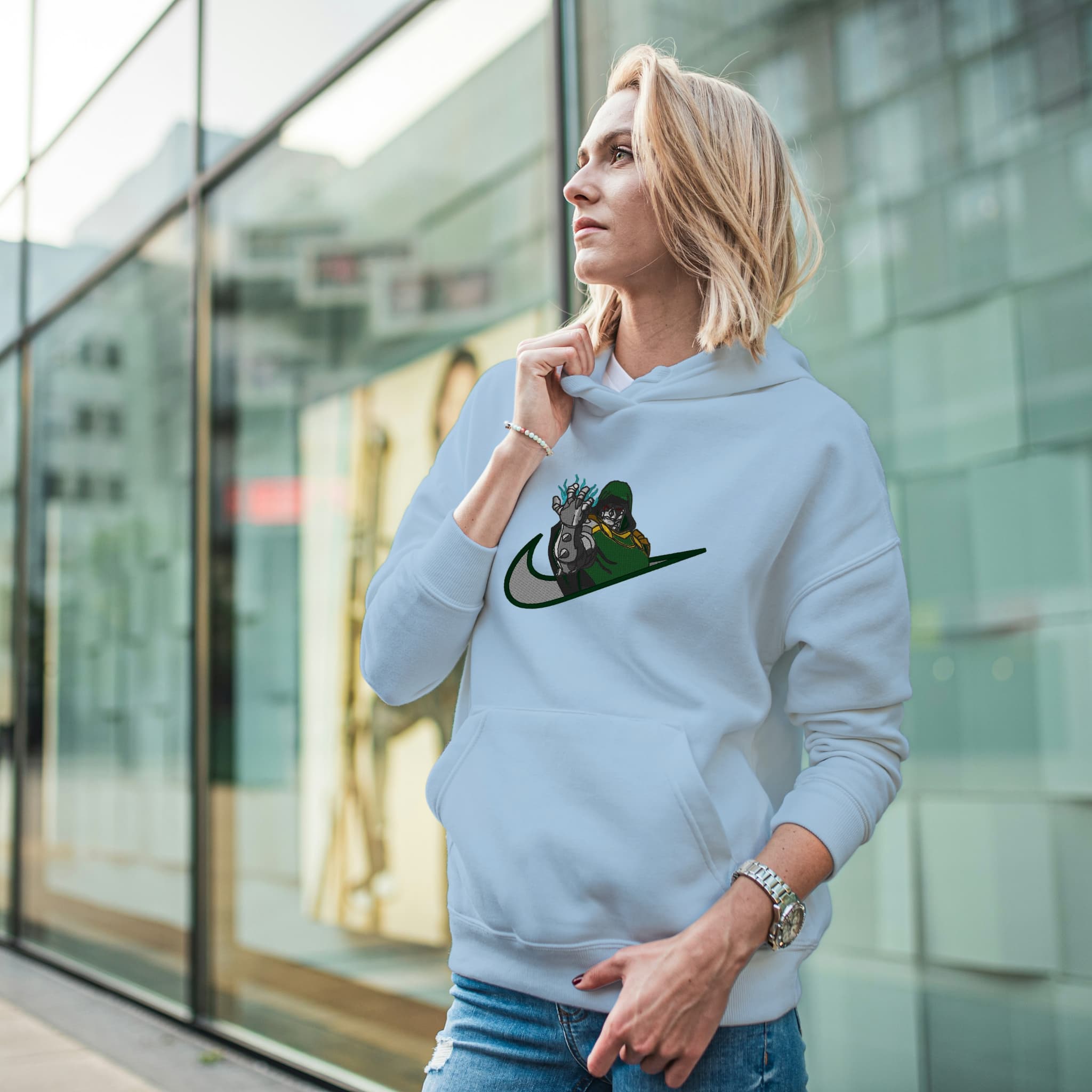 Felpa Ricamata Unisex Con Cappuccio – Morbida e Confortevole – Design Swoosh Dr Doom