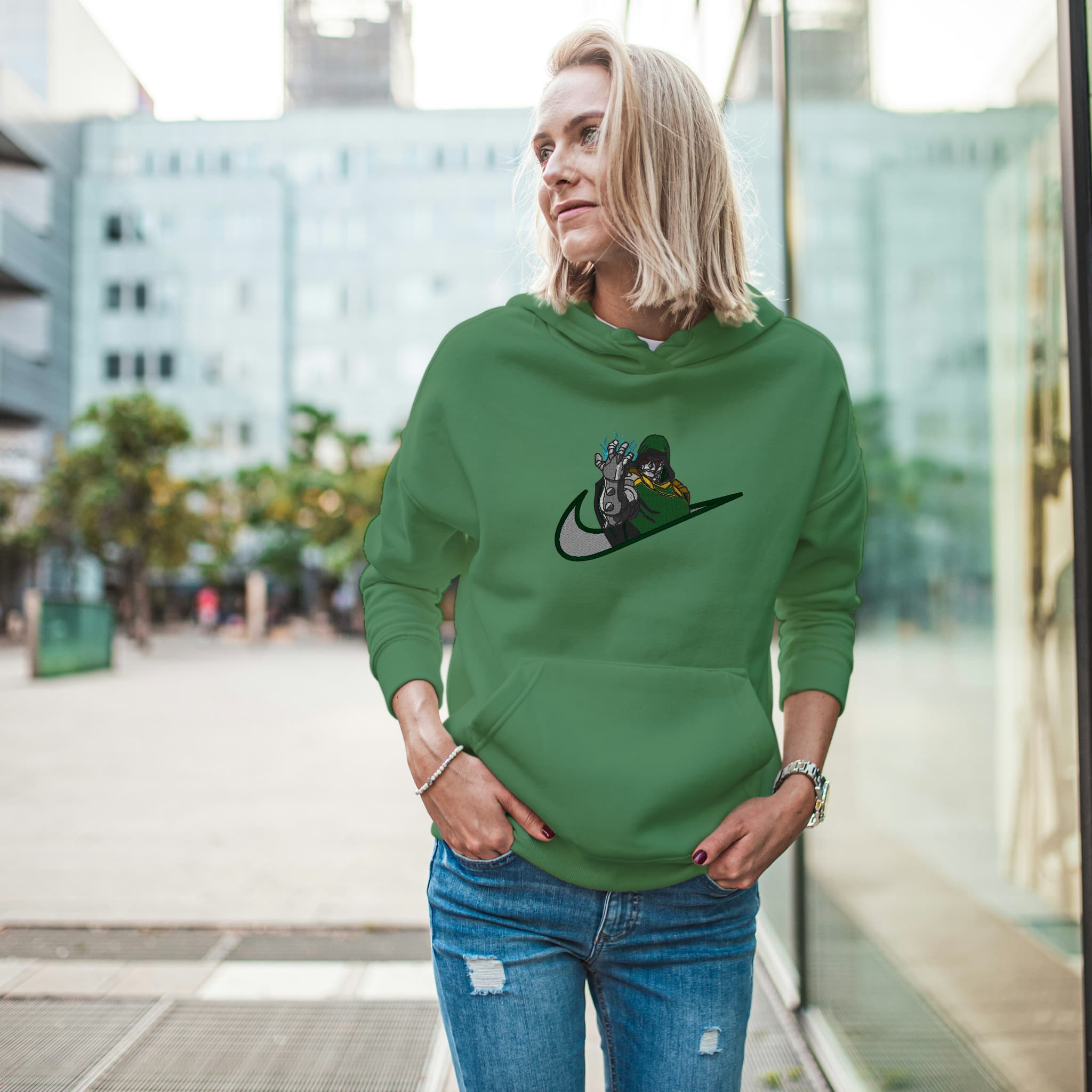 Felpa Ricamata Unisex Con Cappuccio – Morbida e Confortevole – Design Swoosh Dr Doom