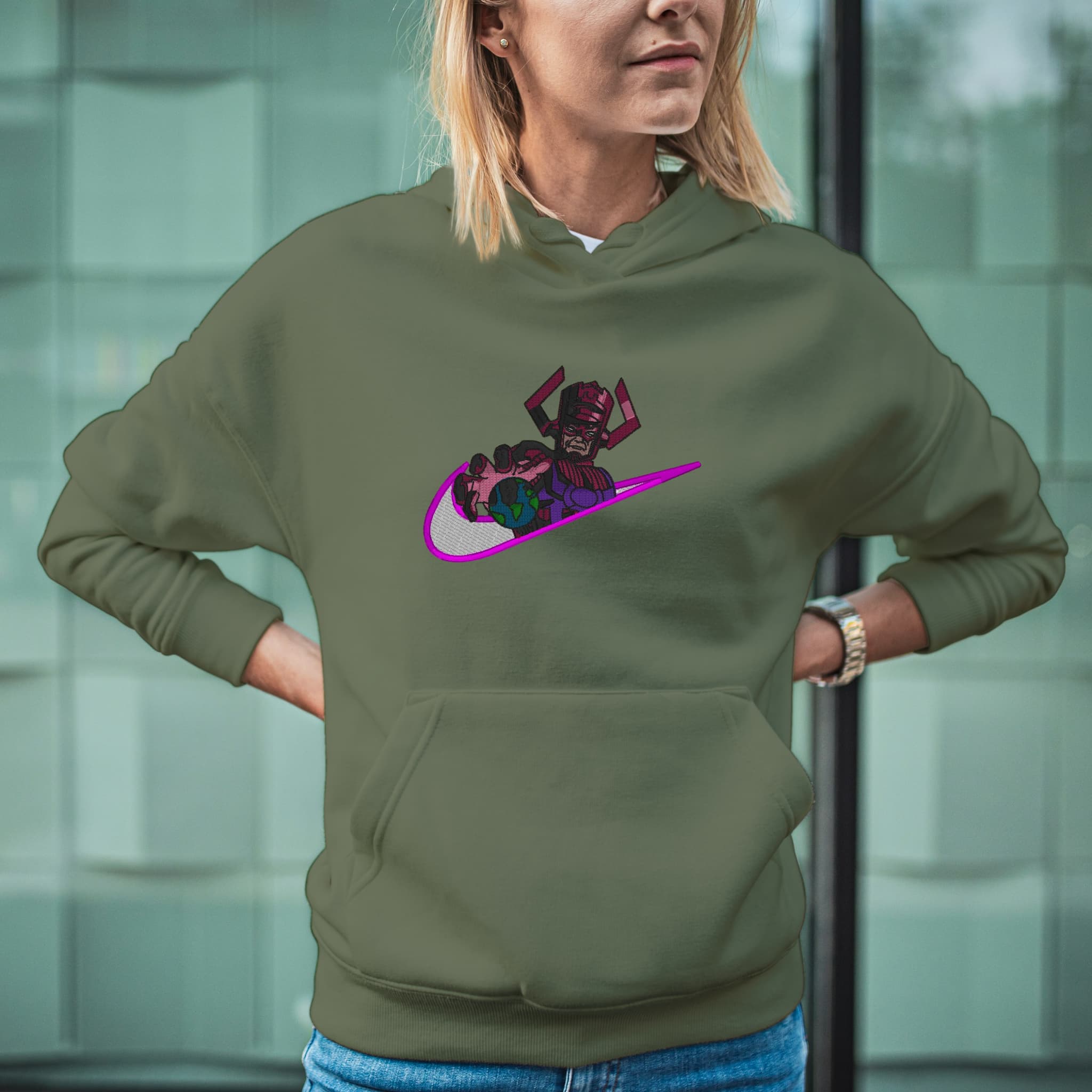 Felpa Ricamata Unisex Con Cappuccio – Morbida e Confortevole – Design Swoosh Galactus