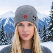 Cappello a Maglia in RPET Riciclato – Morbido e Caldo – Linea Sostenibile Naturaleine – Design Ricamato Scritta Love