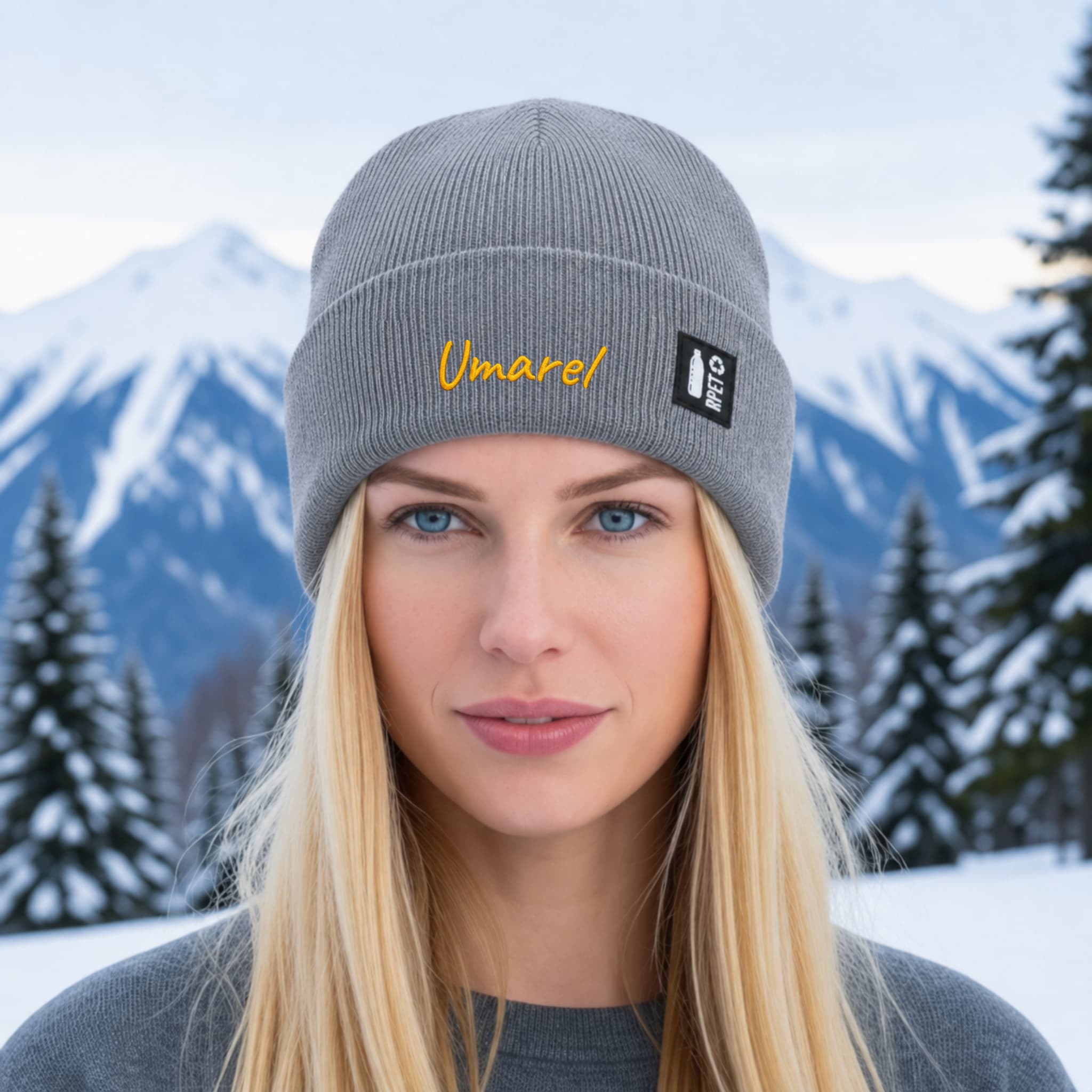 Cappello a Maglia in RPET Riciclato – Morbido e Caldo – Linea Sostenibile Naturaleine – Design Ricamato Umarel
