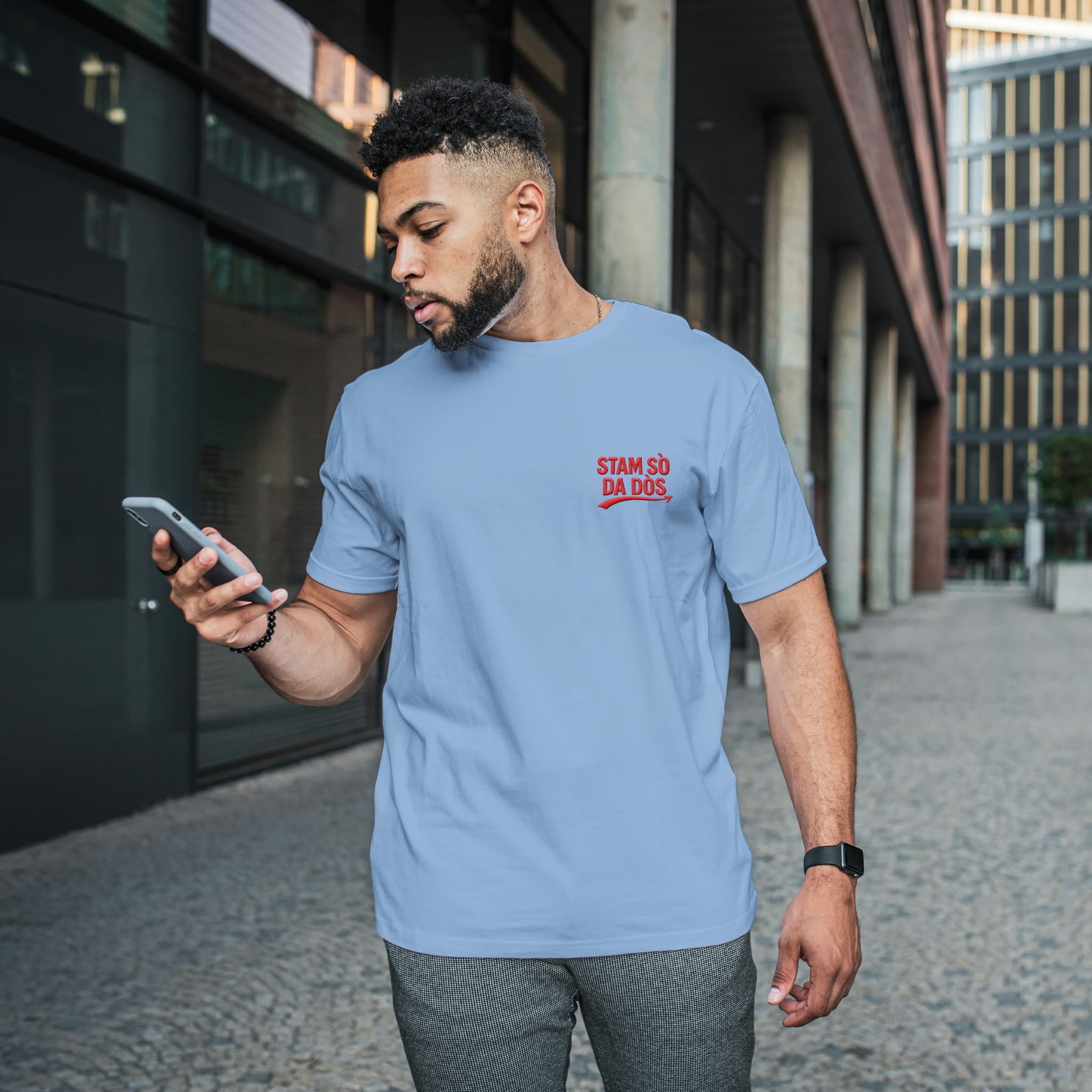 T-Shirt Unisex Ricamata 100% Cotone – Confortevole – Design Stam sò da dòs