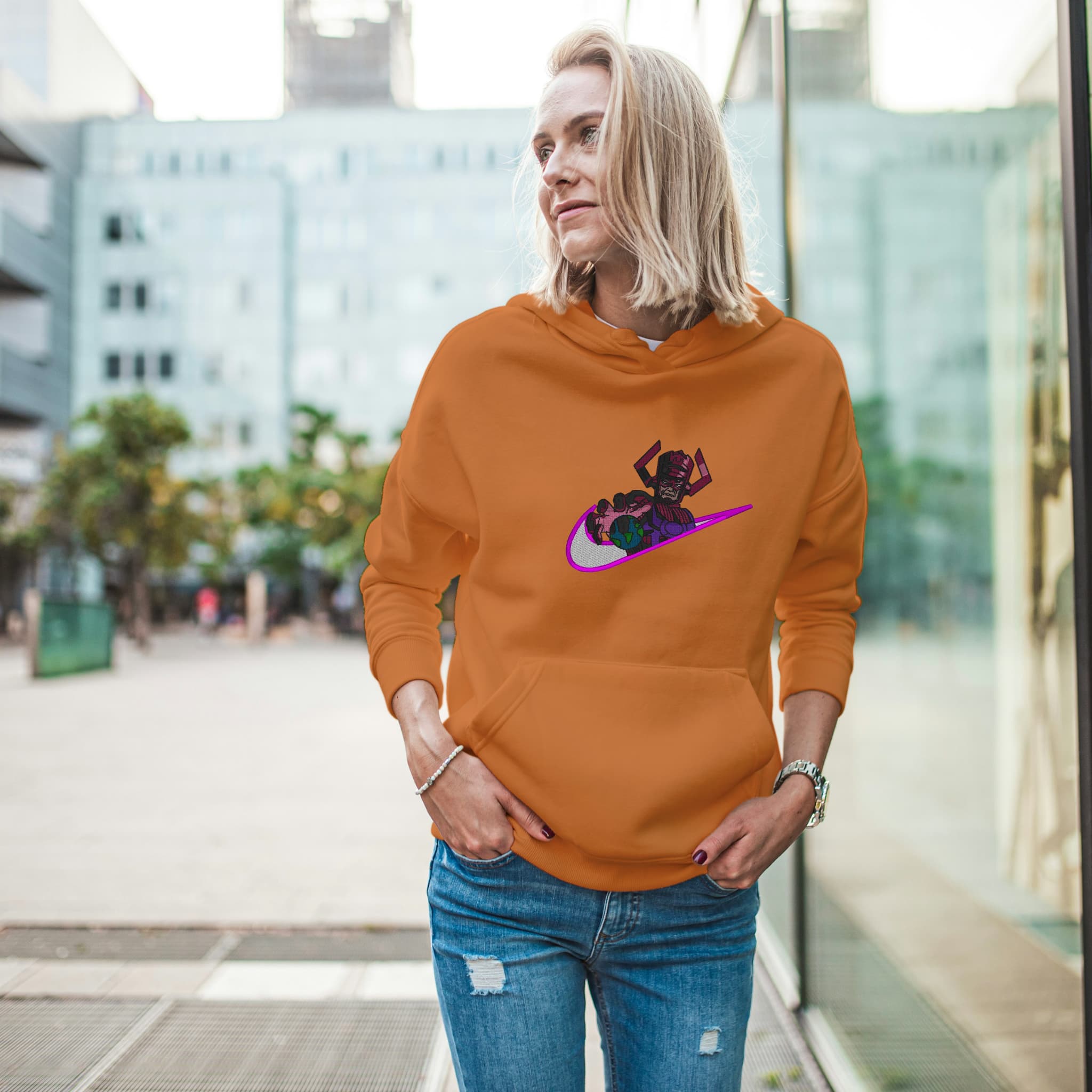 Felpa Ricamata Unisex Con Cappuccio – Morbida e Confortevole – Design Swoosh Galactus