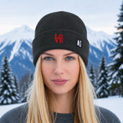 Cappello a Maglia in RPET Riciclato – Morbido e Caldo – Linea Sostenibile Naturaleine – Design Ricamato Scritta Love