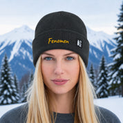 Cappello a Maglia in RPET Riciclato – Morbido e Caldo – Linea Sostenibile Naturaleine – Design Ricamato Umarel