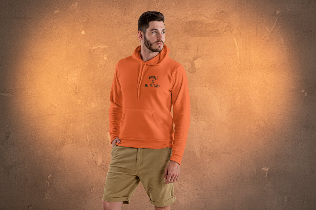 Sudadera con capucha unisex bordada – Suave y cómoda – Diseño Wine is my therapy
