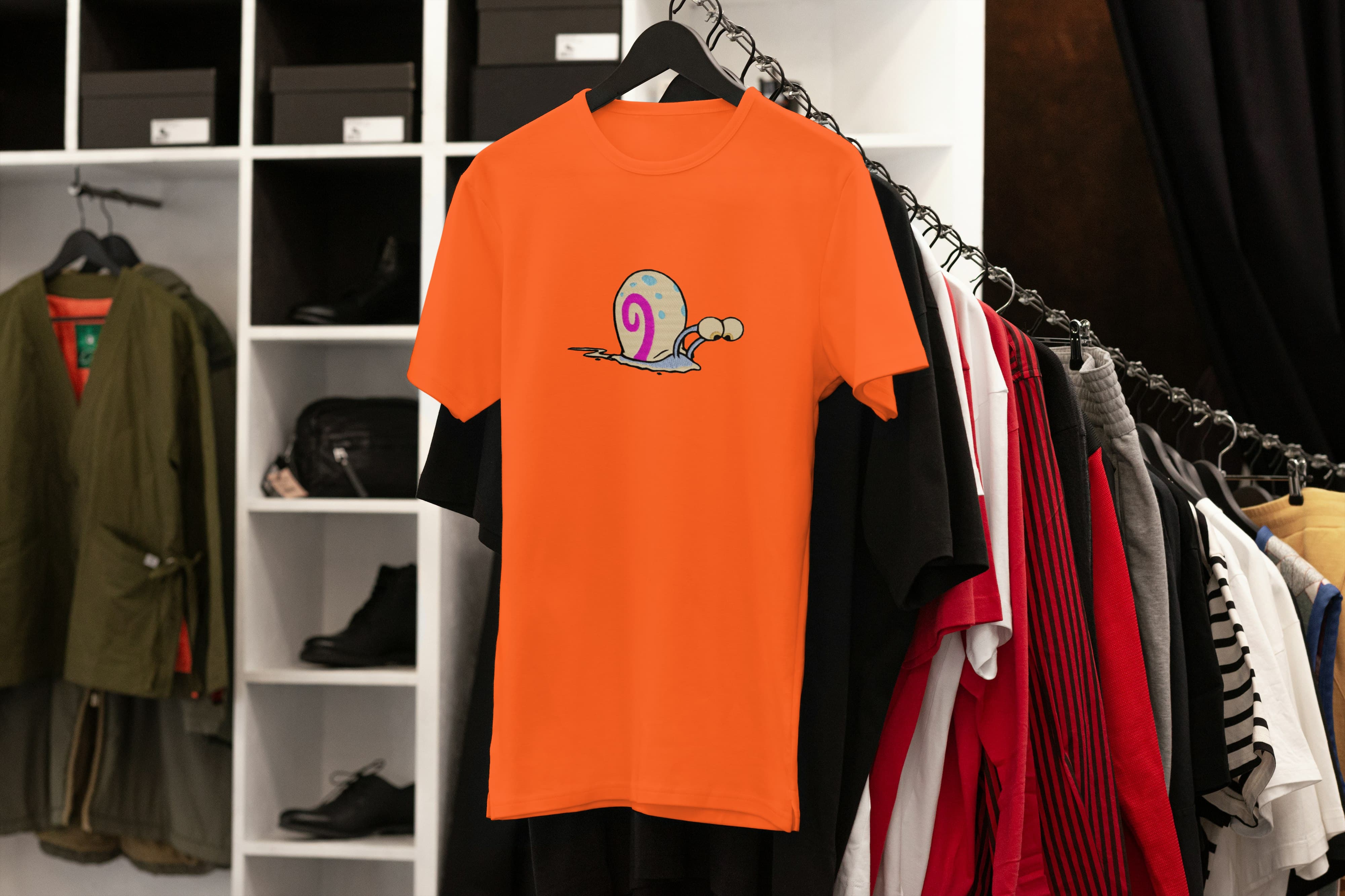 T-Shirt Unisex Ricamata 100% Cotone – Confortevole – Design Lumaca Gary