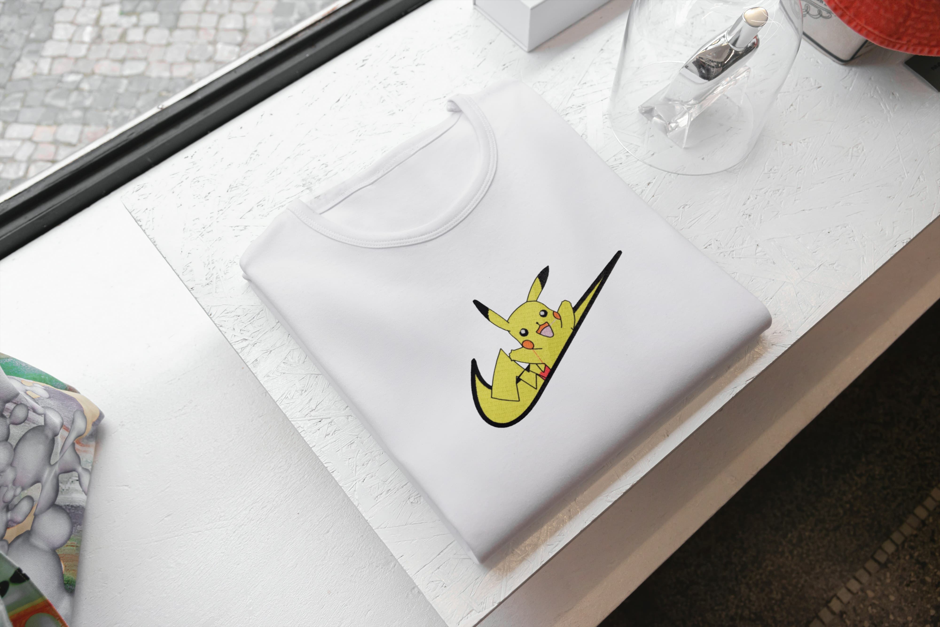 T-Shirt Unisex Ricamata 100% Cotone – Confortevole – Design Swoosh Pikachu