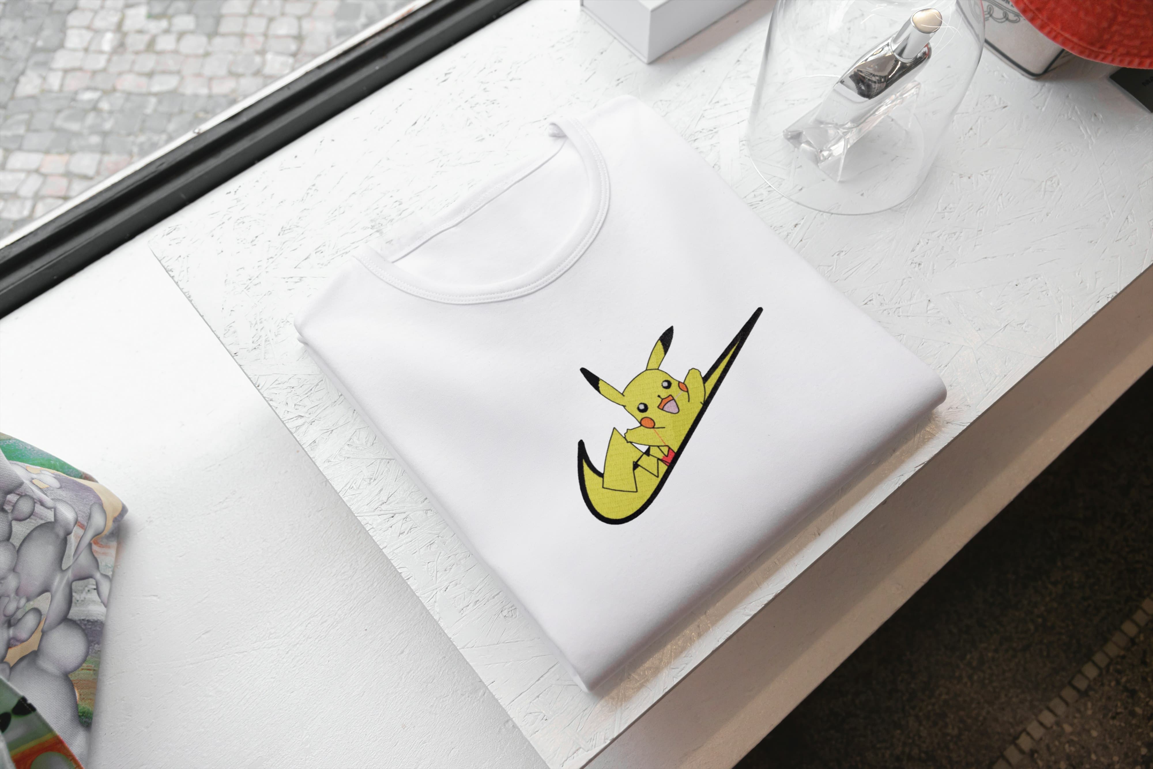 T-Shirt Unisex Ricamata 100% Cotone – Confortevole – Design Swoosh Pikachu