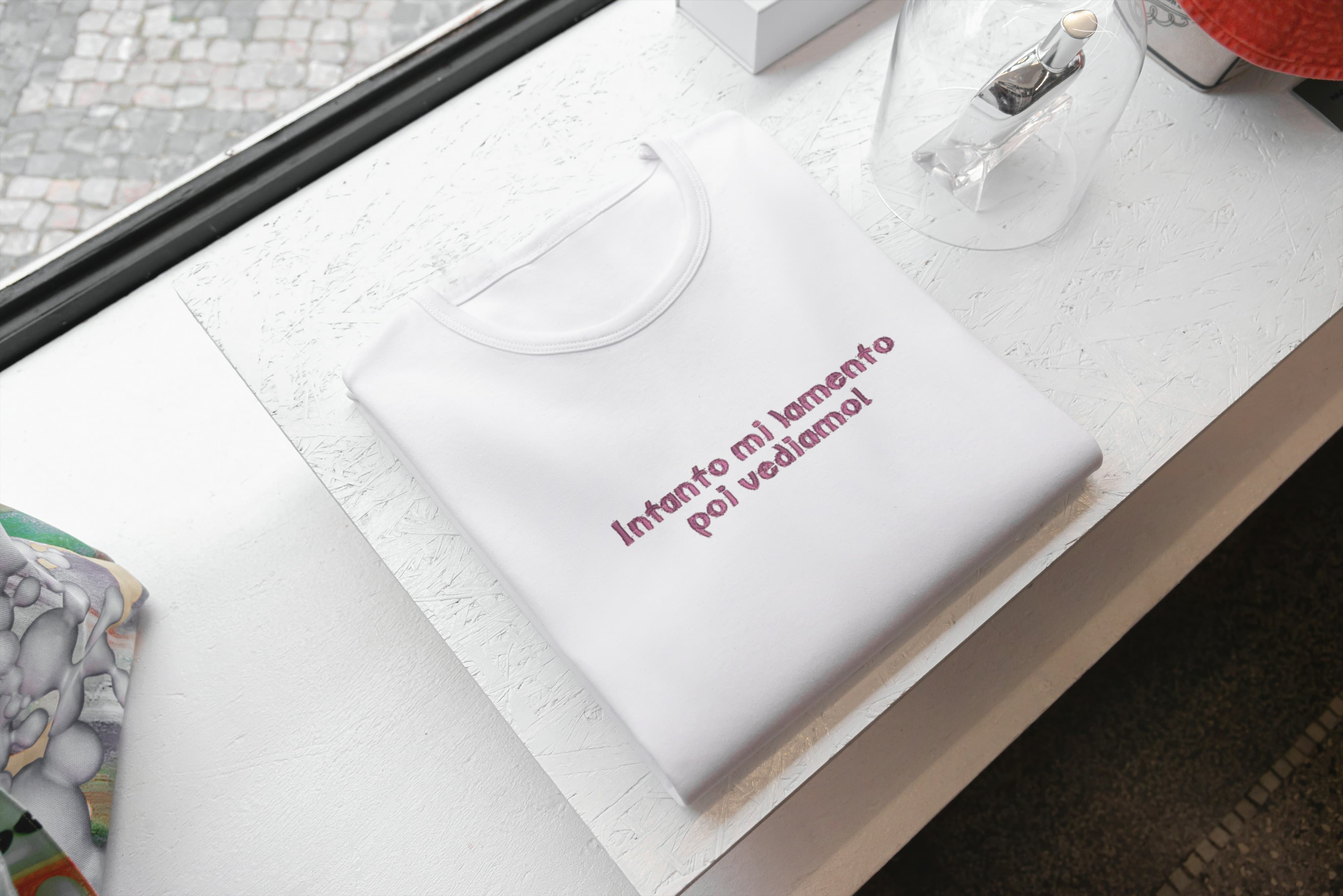Unisex Embroidered T-Shirt 100% Cotton – Comfortable – Design Intanto mi lamento poi vediamo