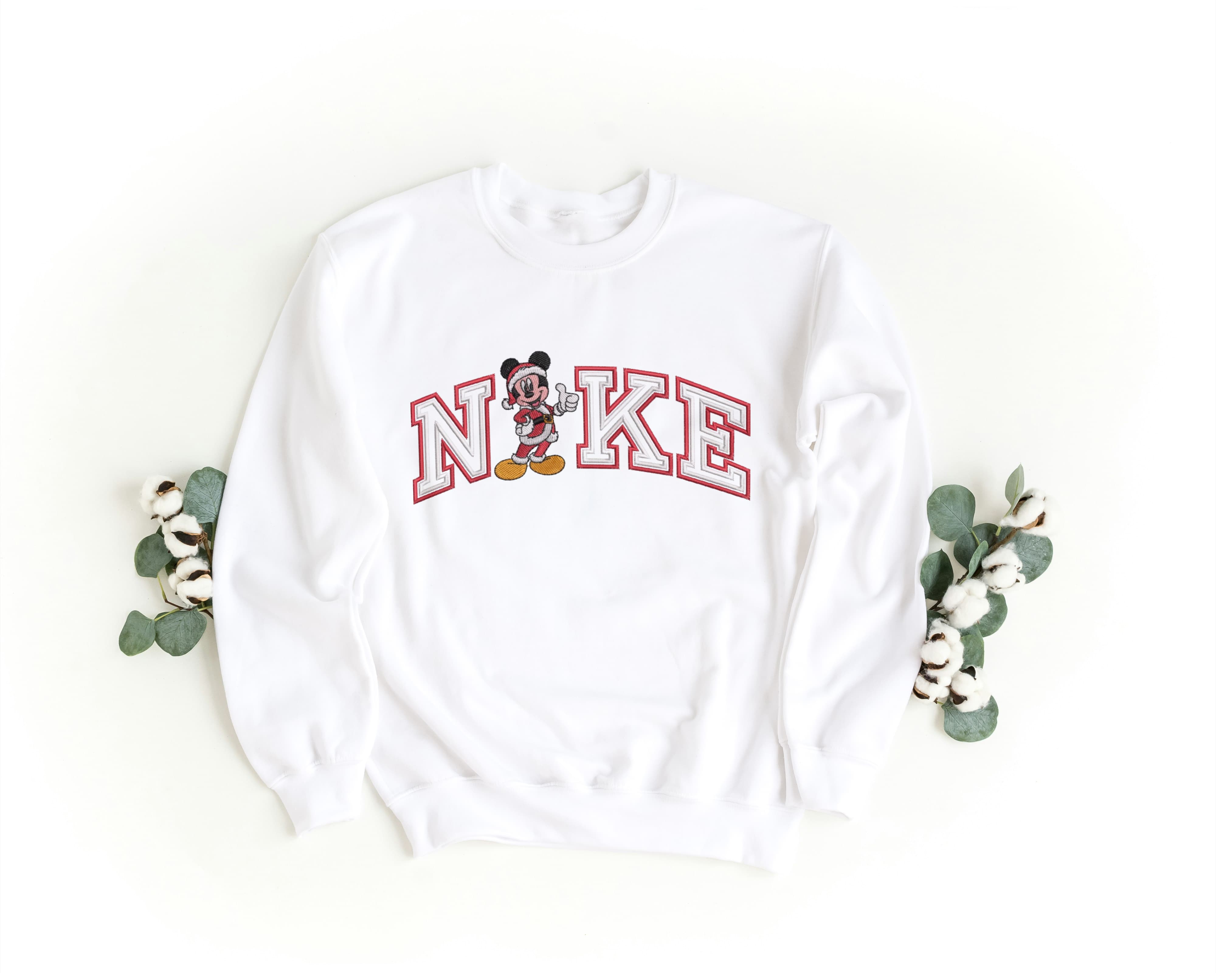 Felpa Ricamata Unisex – Morbida – Stile Streetwear – Topolino Nike Natalizia