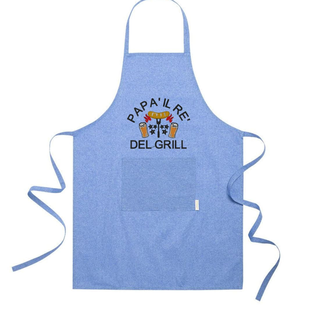 Grembiule in Cotone Riciclato o Poliestere e Cotone – Sostenibile e Pratico – Cucina e Lavoro – Design Ricamato Con scritta Papà il re del grill