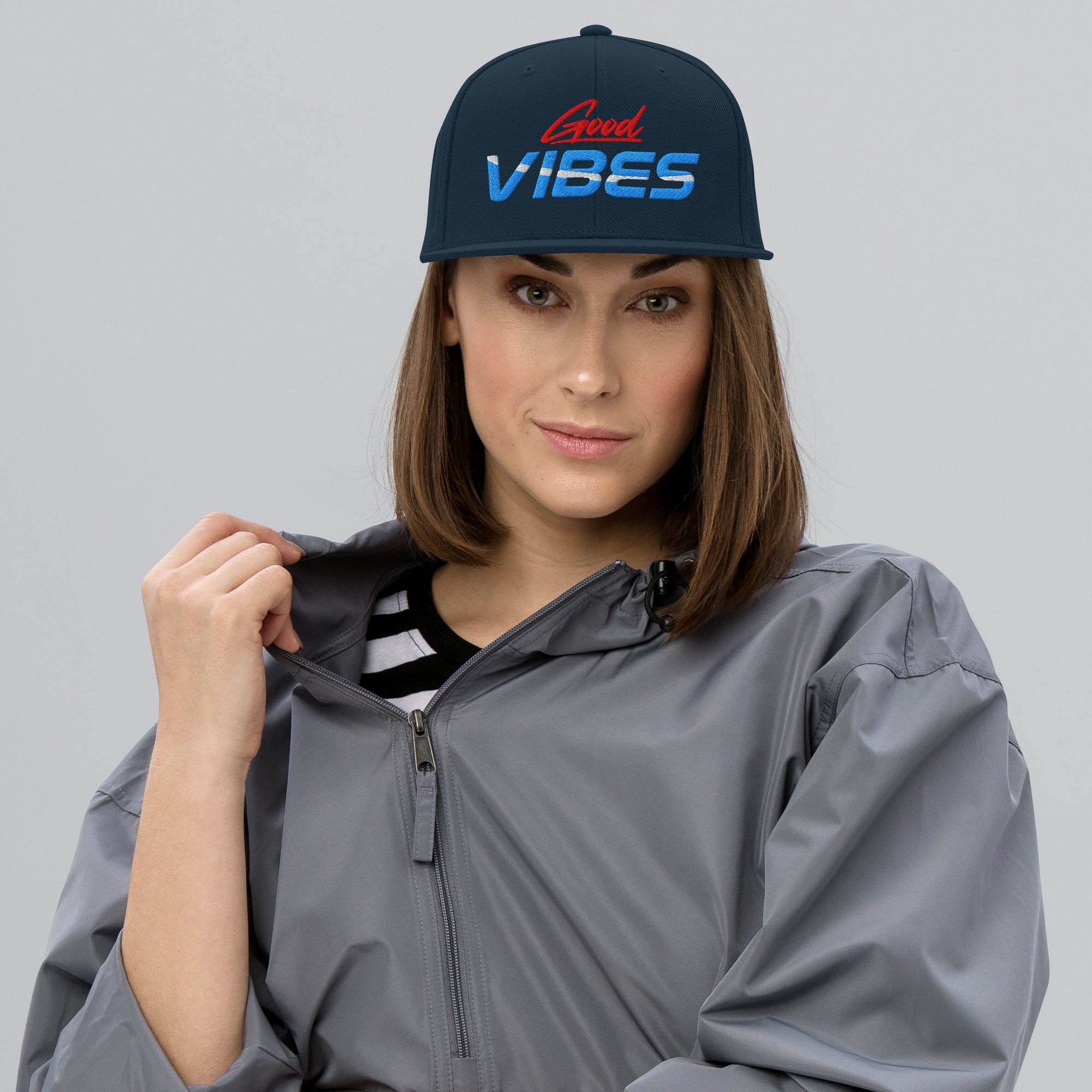 Cappellino Ricamato Unisex Snapback Regolabile – Design Good Vibes-Biiply