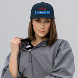 Gorra Bordada Unisex Snapback Ajustable – Diseño Good Vibes