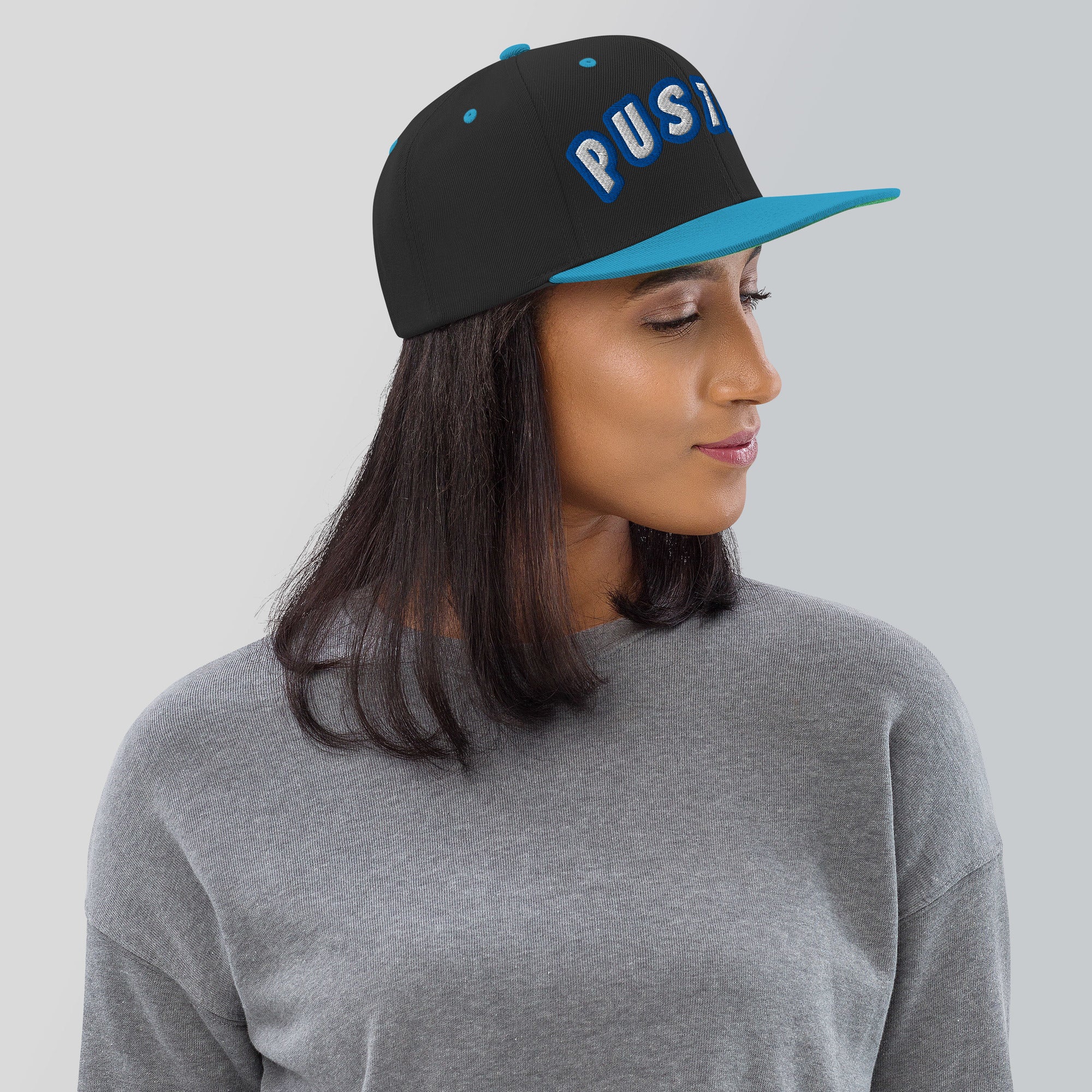 Cappellino Ricamato Unisex Snapback Regolabile – Design Pustaz-Biiply